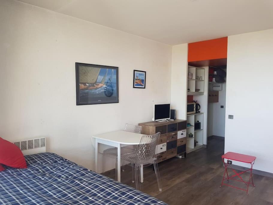 Studio C Avec Parking Et Terrasse *
