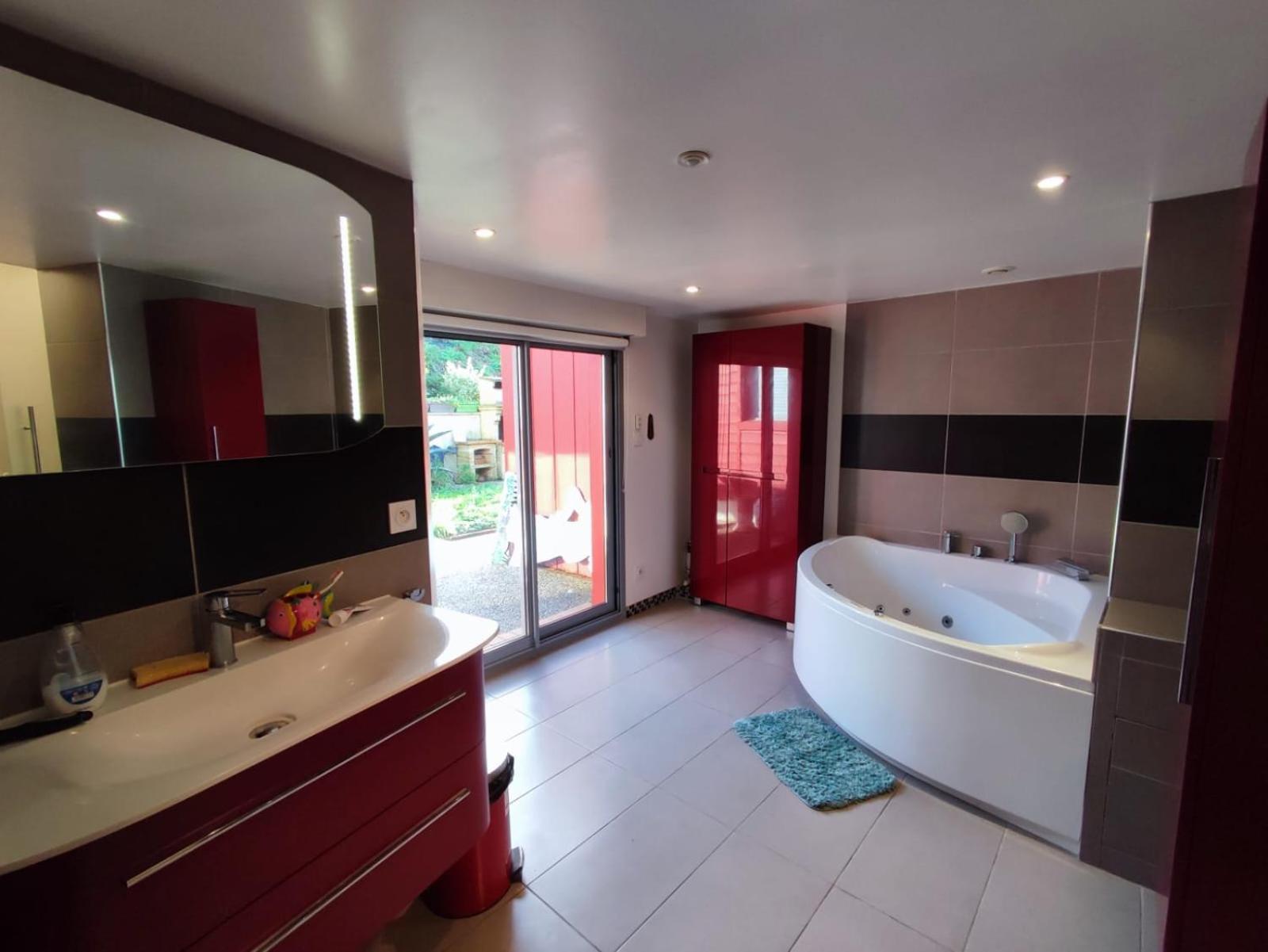 Maison Avec Piscine Et Jardin Proche Mer, La Rochelle Holiday home