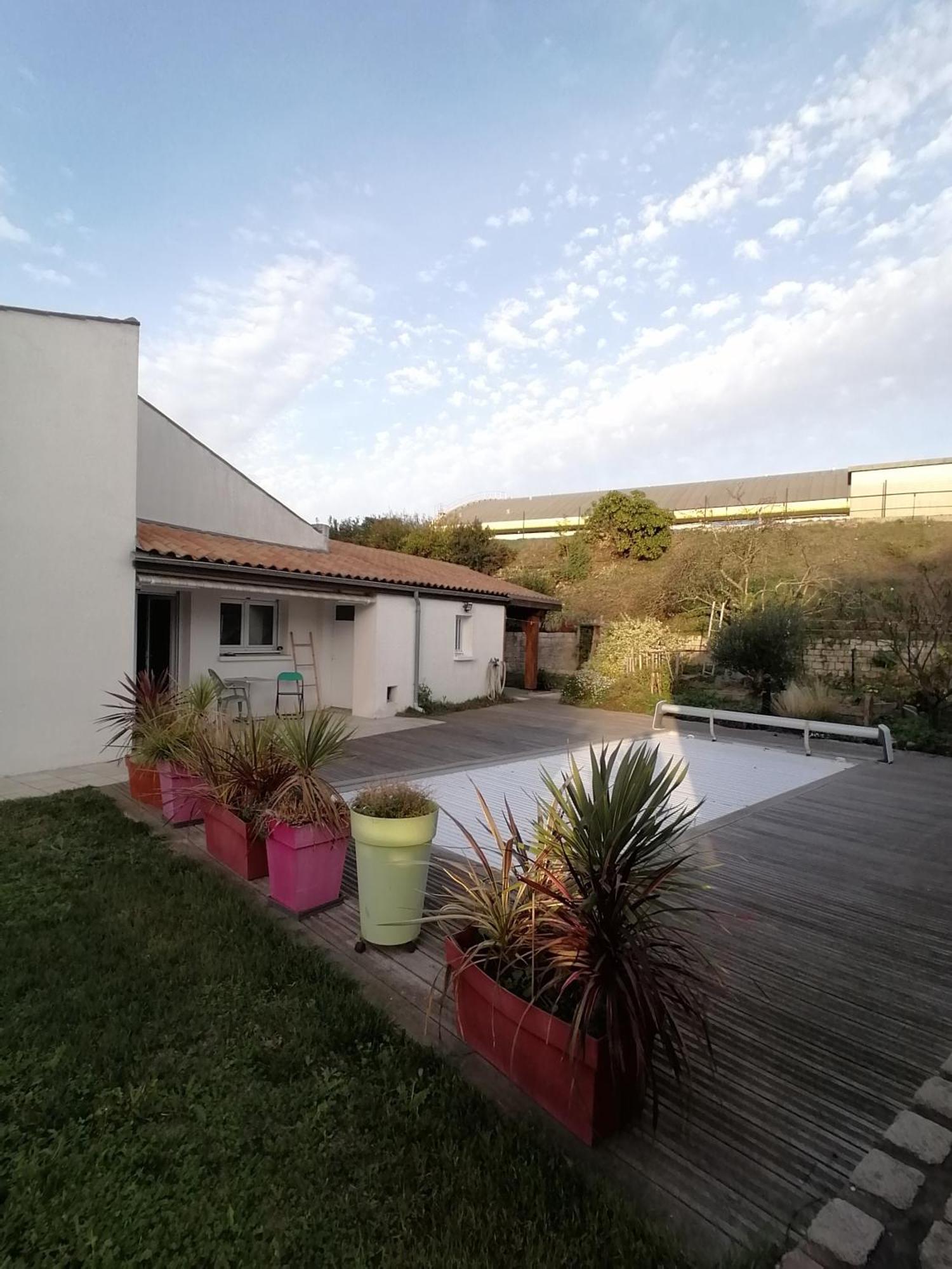 Holiday home Maison Avec Piscine Et Jardin Proche Mer, La Rochelle *