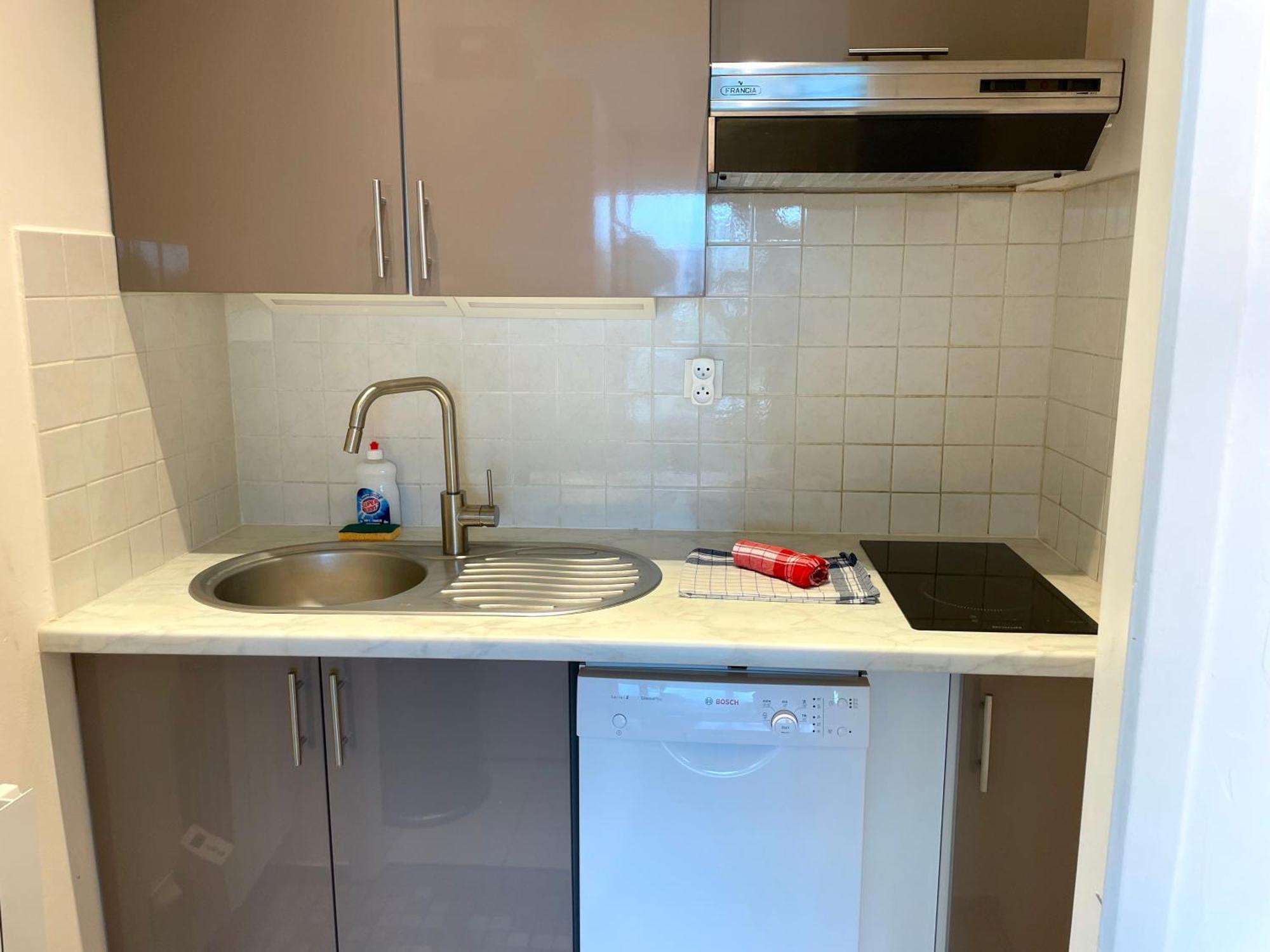 ღ La Corniche • Grand Studio, Piscine & Parking *