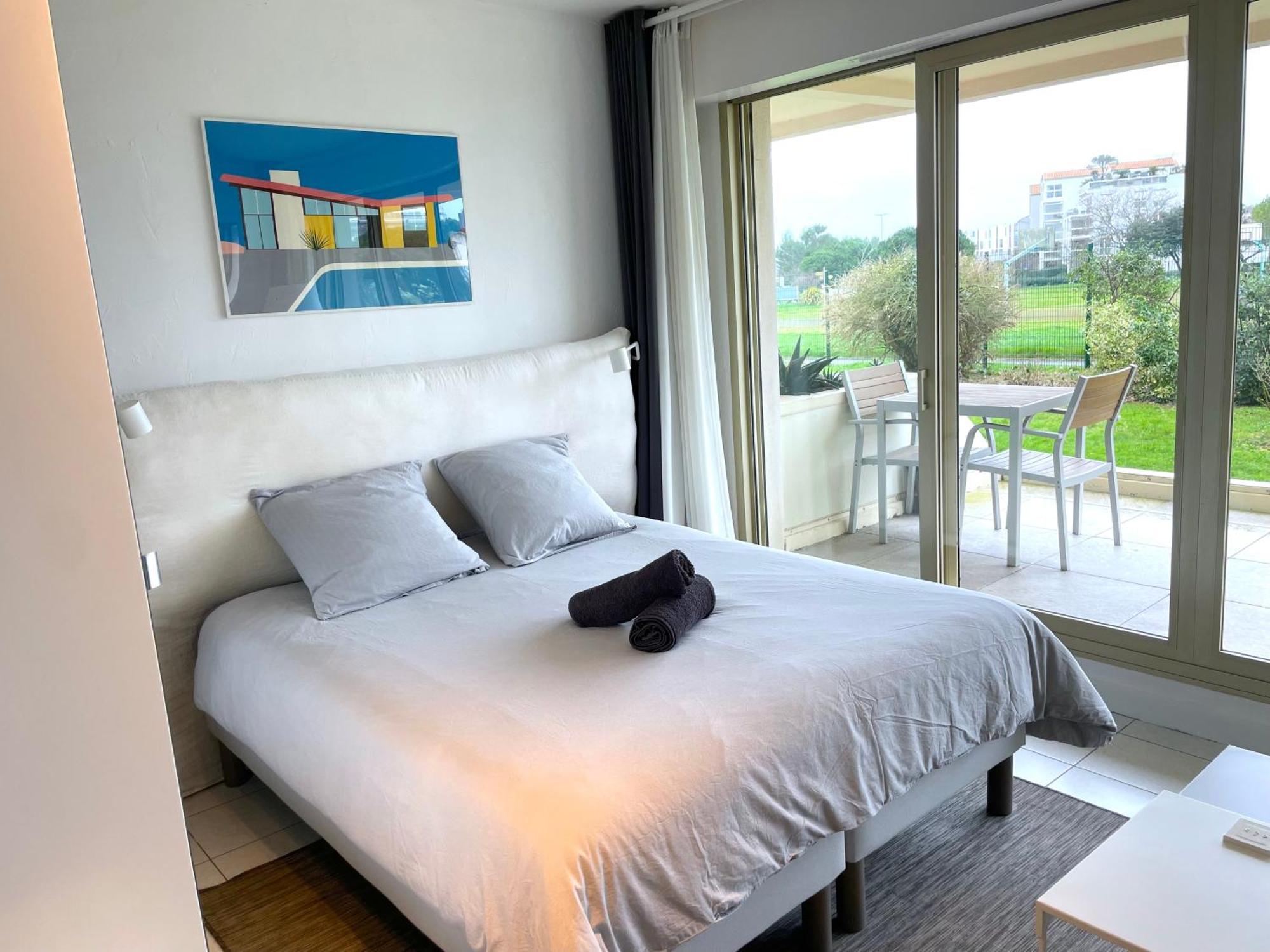 ღ La Corniche • Grand Studio, Piscine & Parking * La Rochelle (Charente-Maritime)