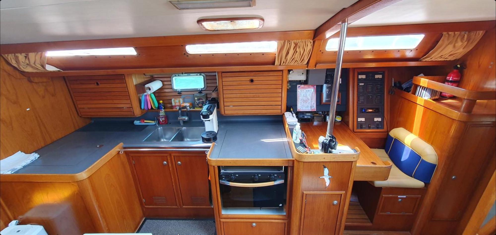 Botel Coriandre 2 - Sur Un Grand Voilier 9 Personnes By Nuits Au Port *