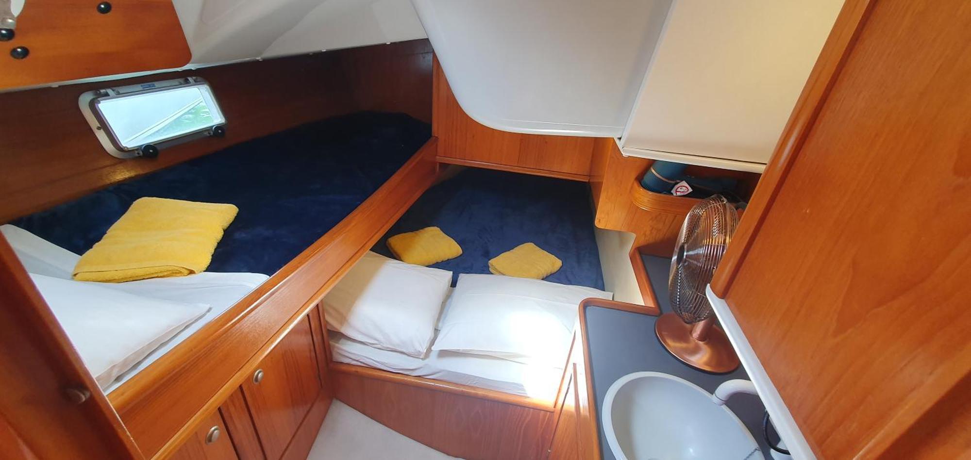 Botel Coriandre 2 - Sur Un Grand Voilier 9 Personnes By Nuits Au Port