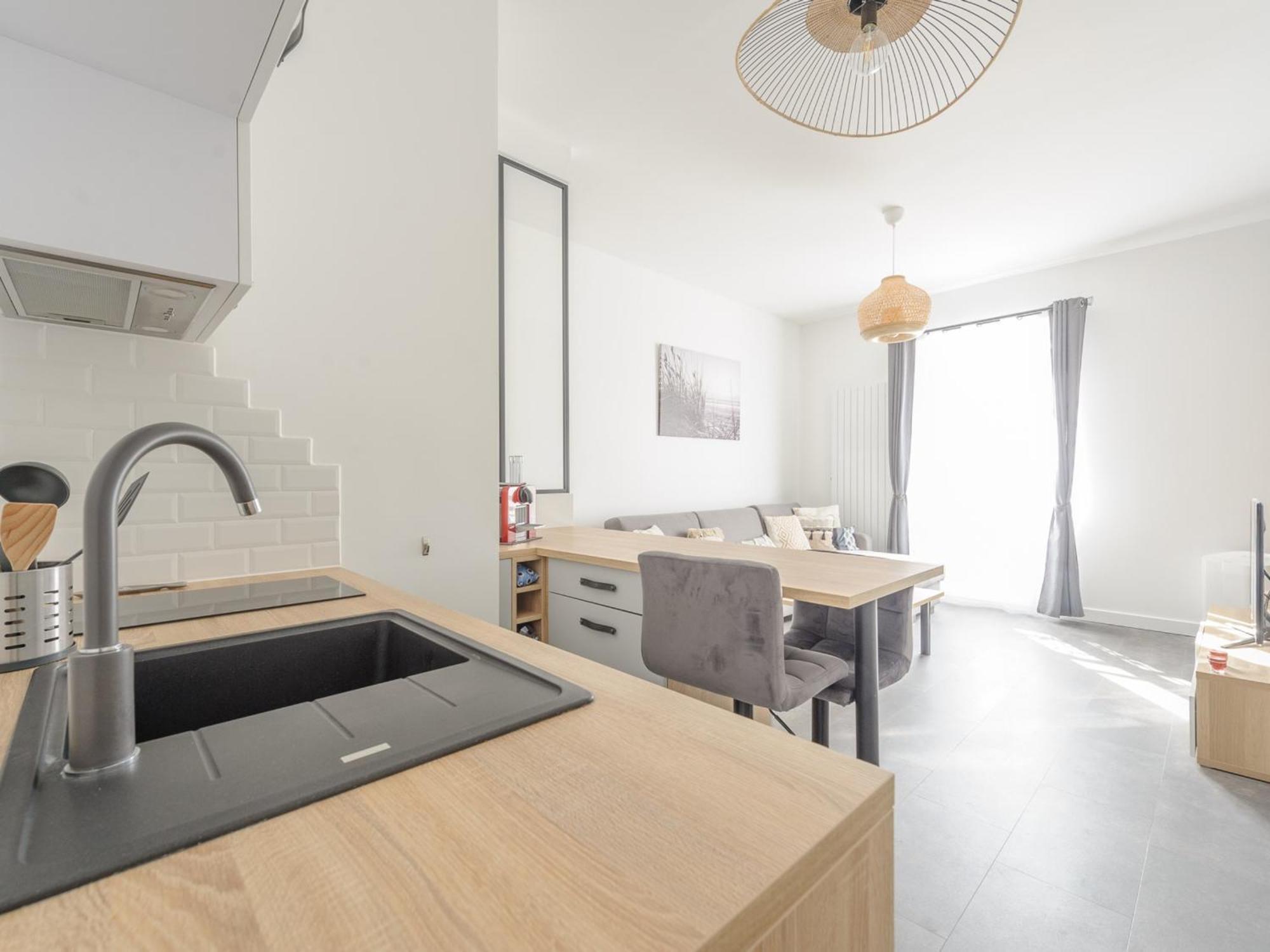 Apartment Renove Au Coeur De La Rochelle, Marche A 25m, 2 Personnes, Wifi - Fr-1-535-43 *