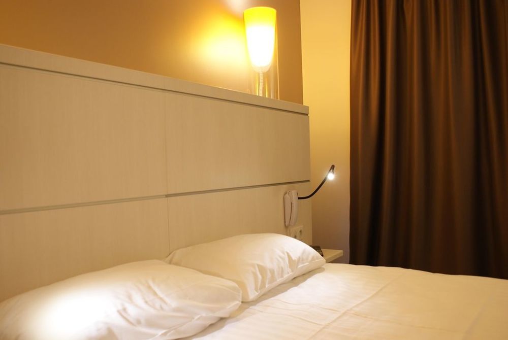 Kyriad La Rochelle Centre - Les Minimes Hotel