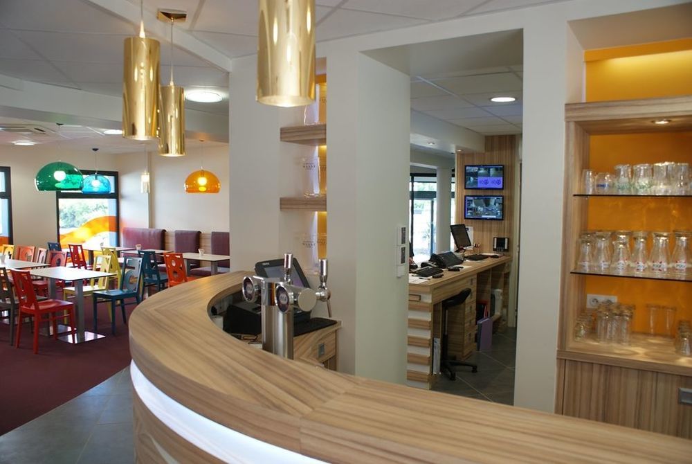 Kyriad La Rochelle Centre - Les Minimes Hotel