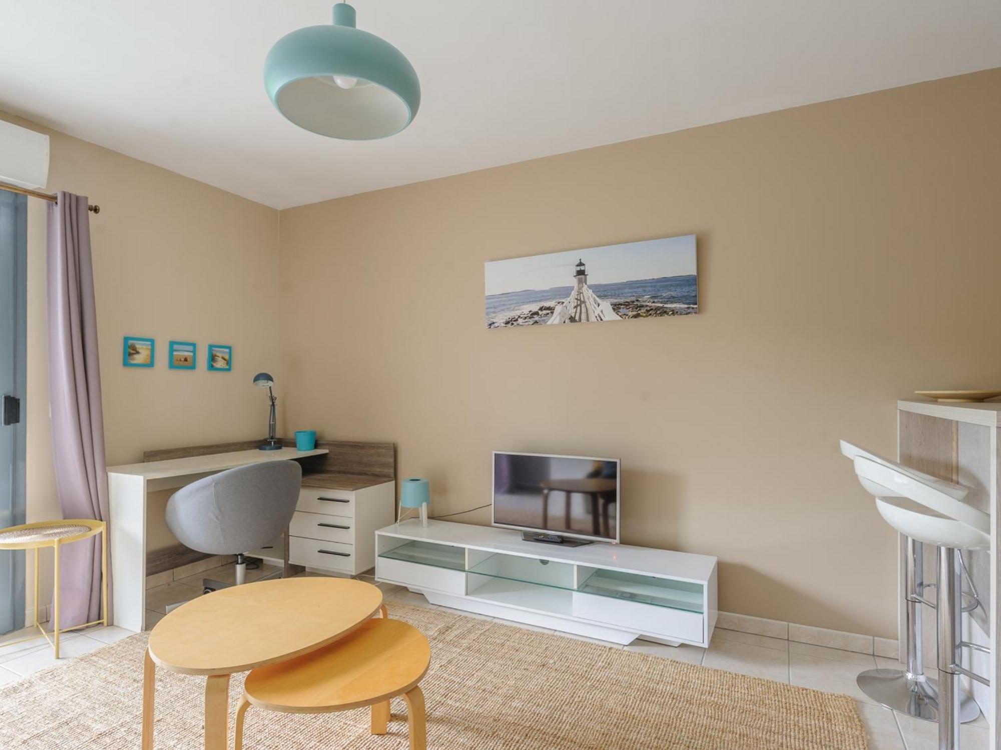 Ensoleille Au Bord De Avec Balcon Et Parking, Proche Centre Et - La Rochelle - Fr-1-535-51 La Rochelle (Charente-Maritime)