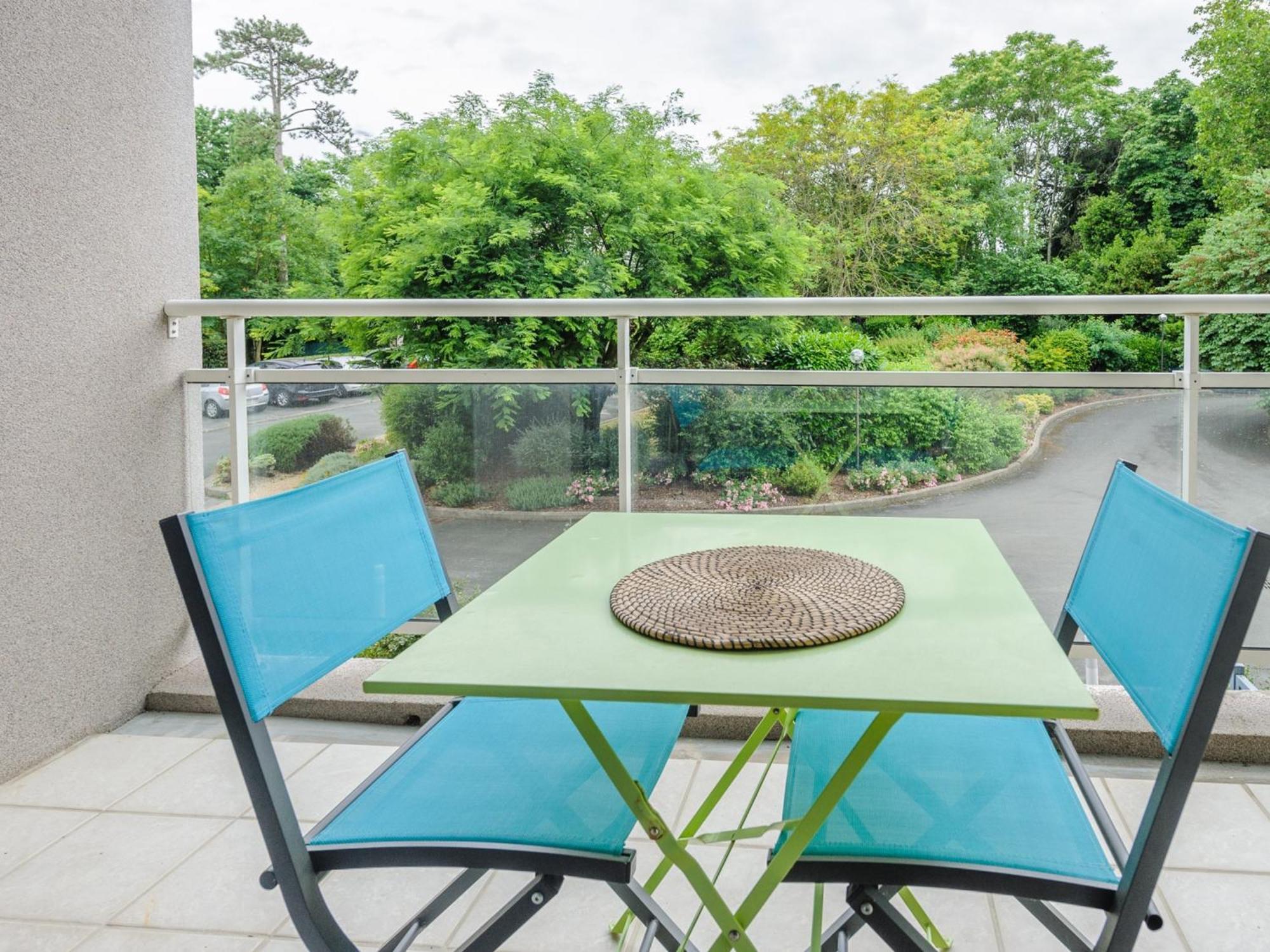 Ensoleille Au Bord De Avec Balcon Et Parking, Proche Centre Et - La Rochelle - Fr-1-535-51 * La Rochelle (Charente-Maritime)