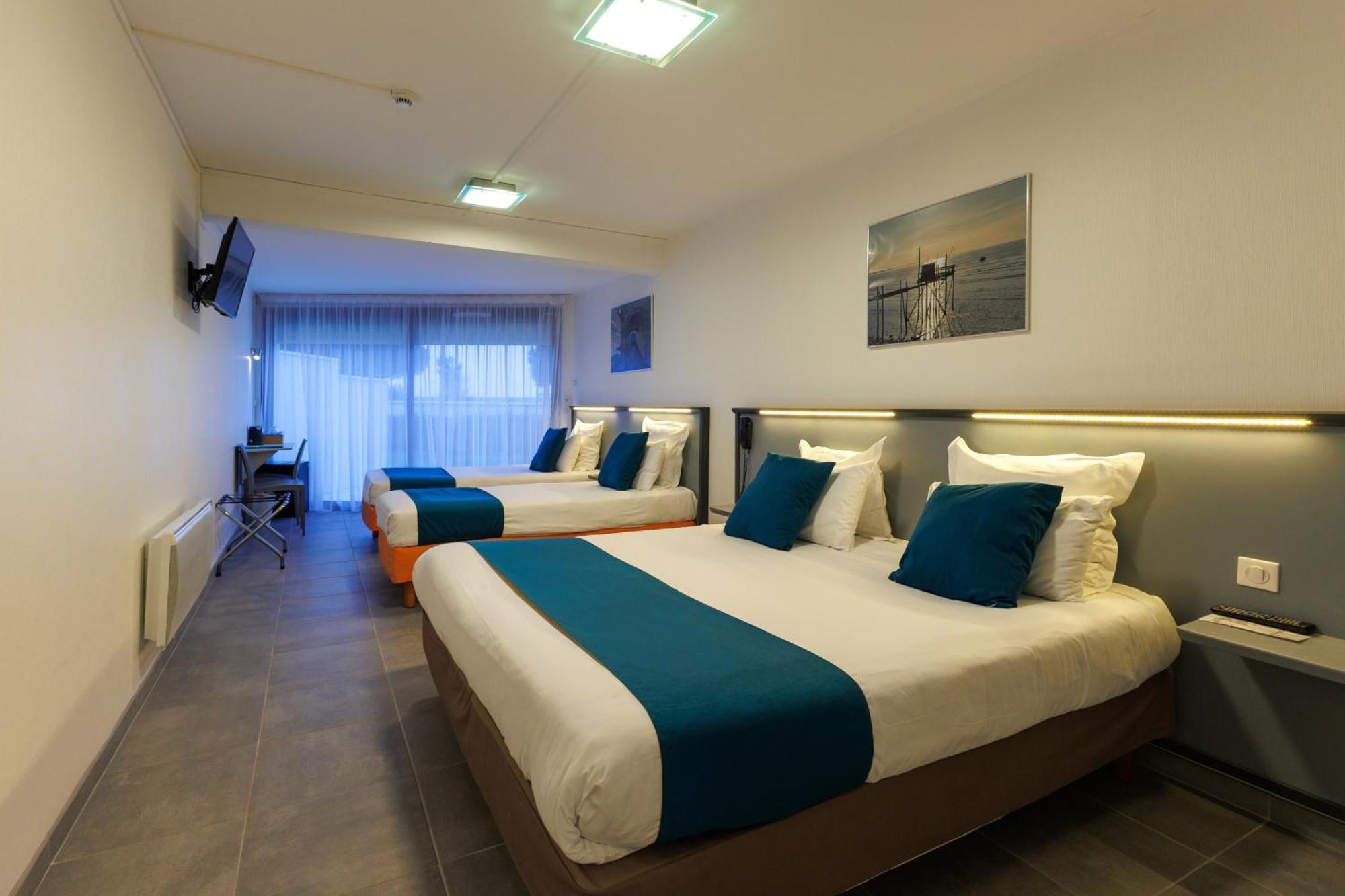 Hotel Logis Le Rochelois 3*