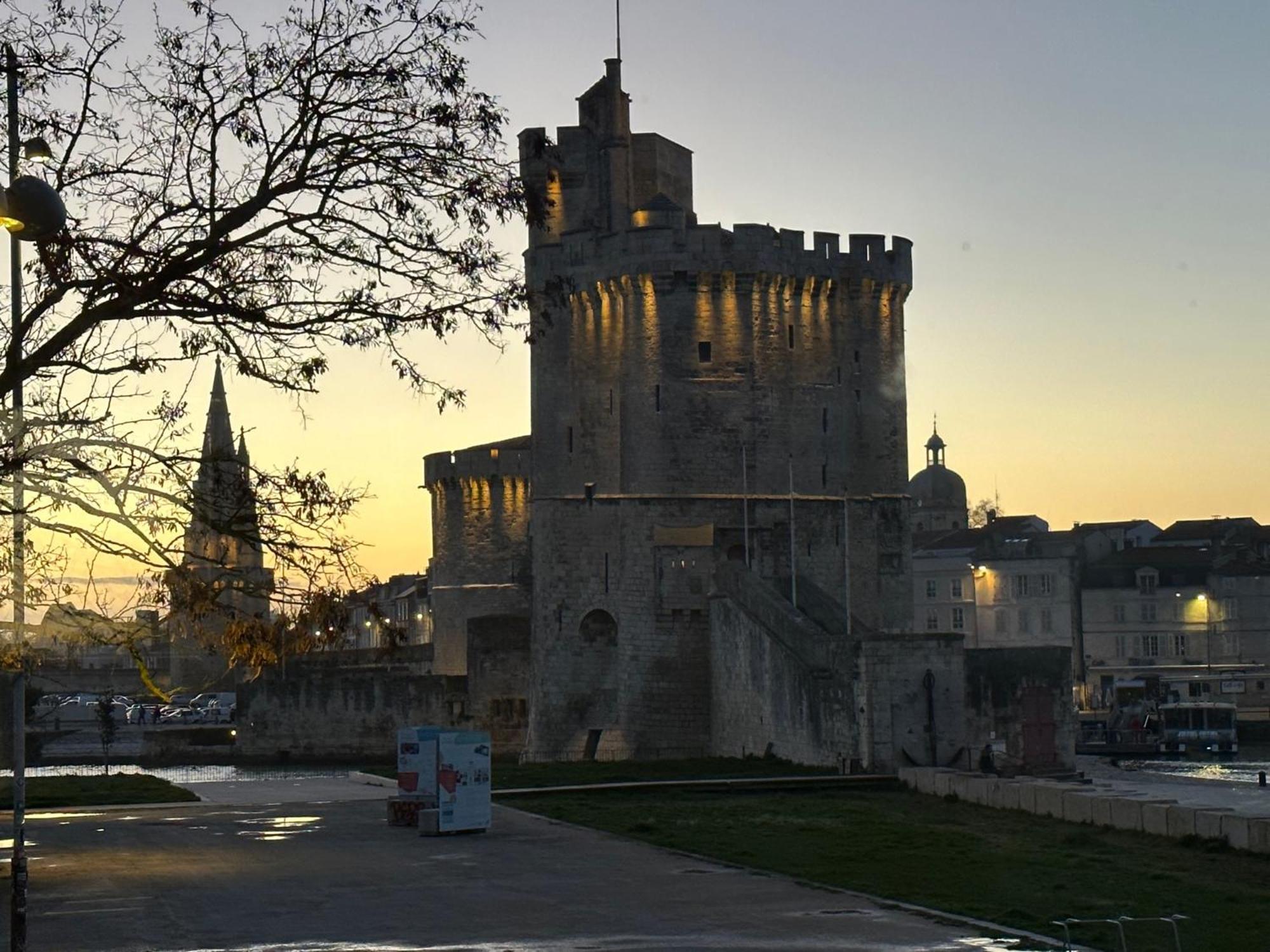 Les 3 Tours Et Parking Appartement *
