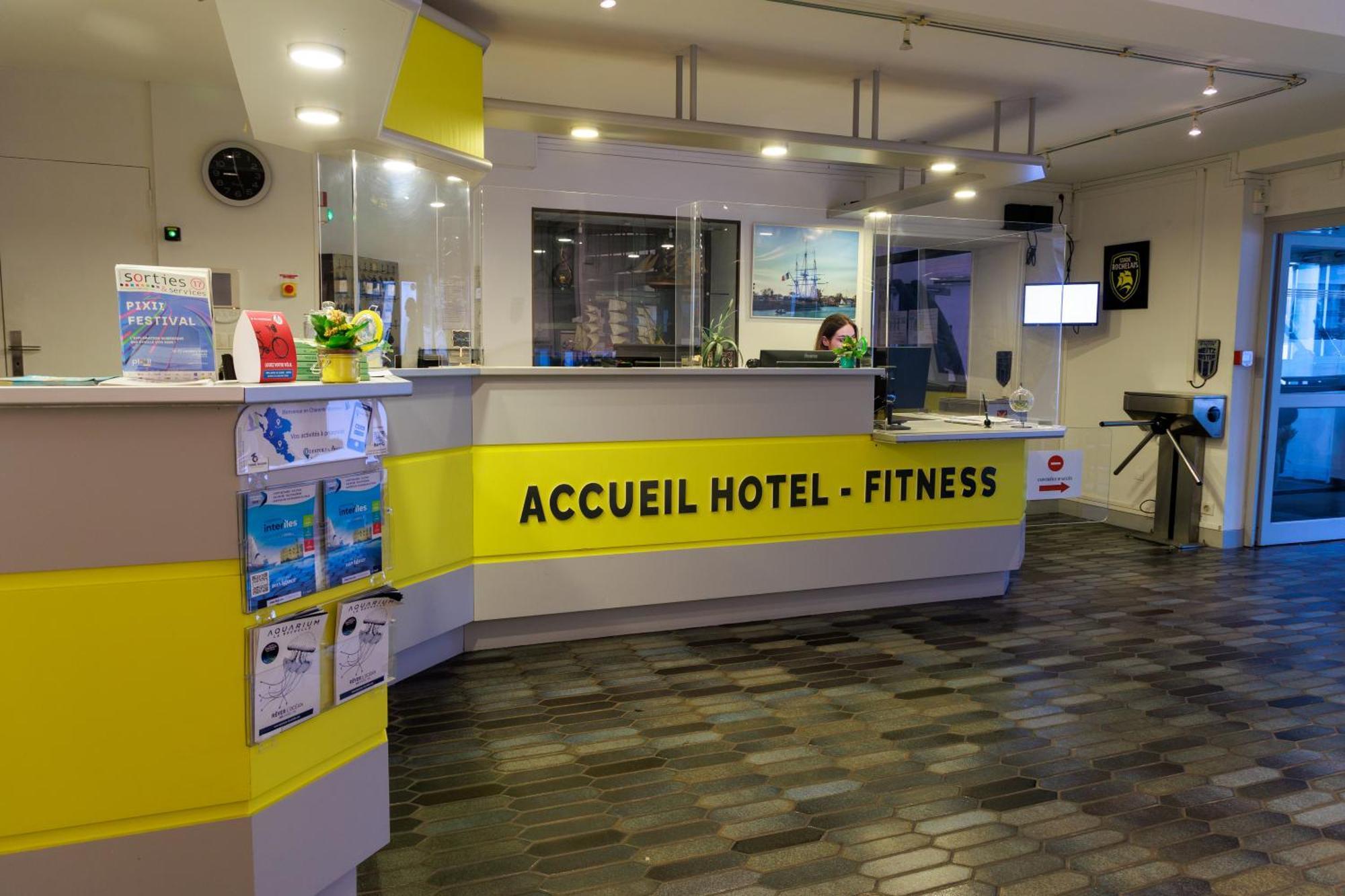Hotel Logis Le Rochelois 3*