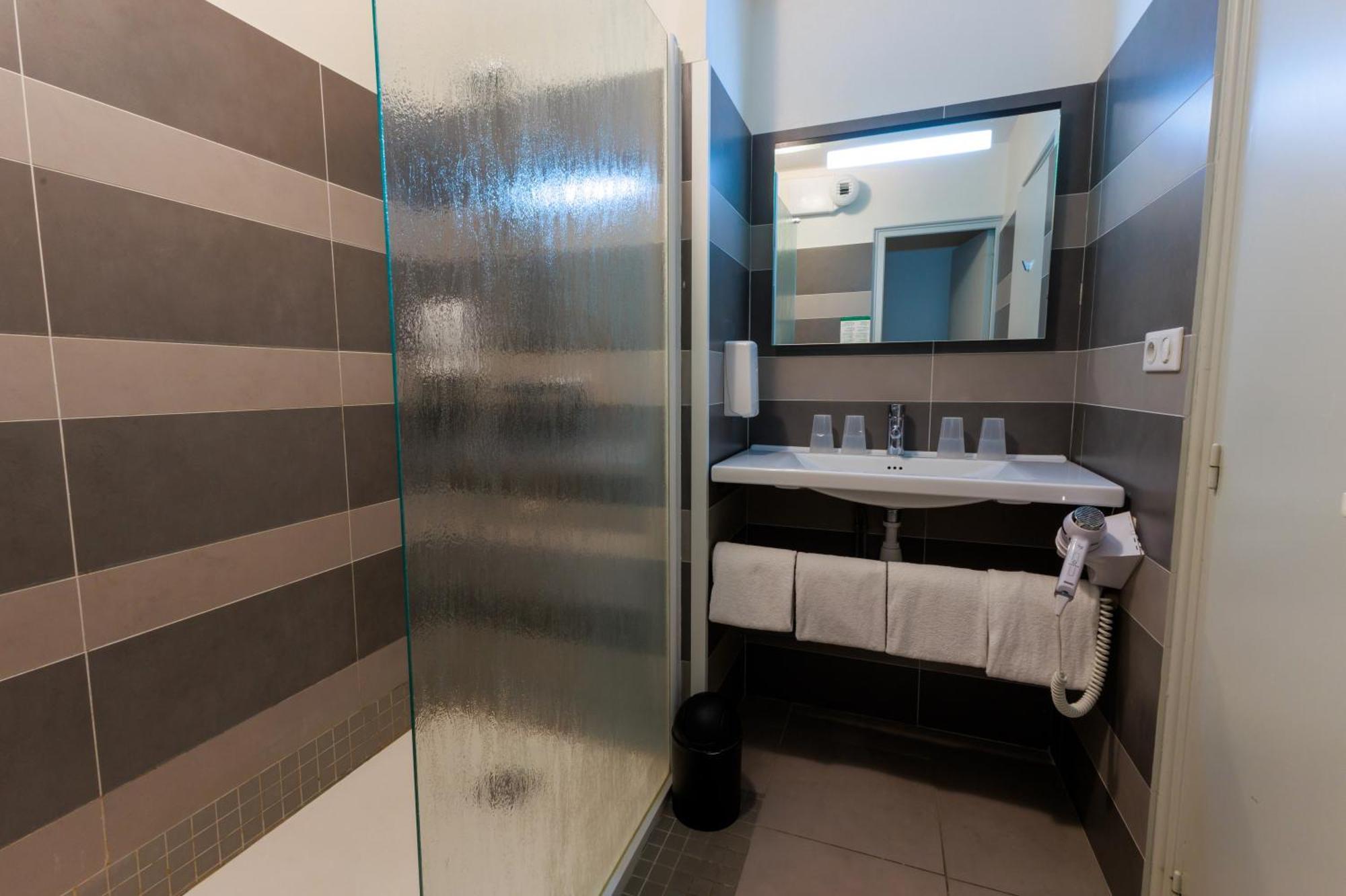 Logis Le Rochelois Hotel 3*