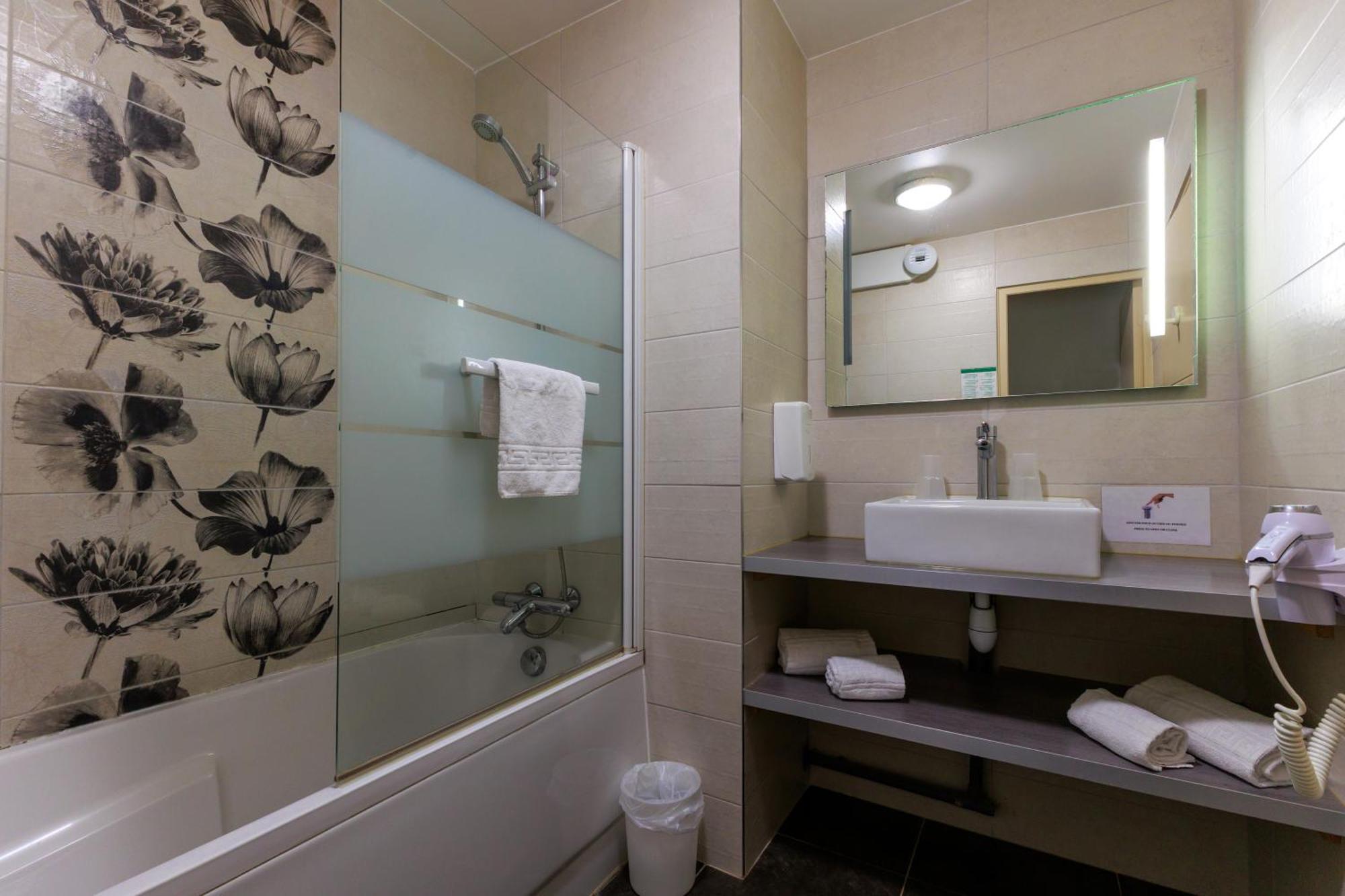 Hotel Logis Le Rochelois