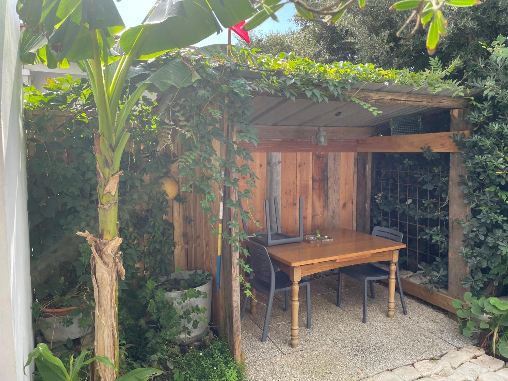 Appartement Maison Independante Avec Jardin, Tres Calme, Centre La Rochelle *