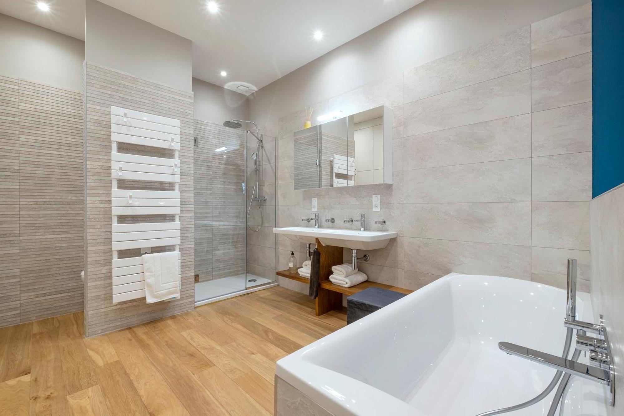 Escale Rochelaise B&b, Bain Nordique Et Sauna Tonneau Bed & Breakfast