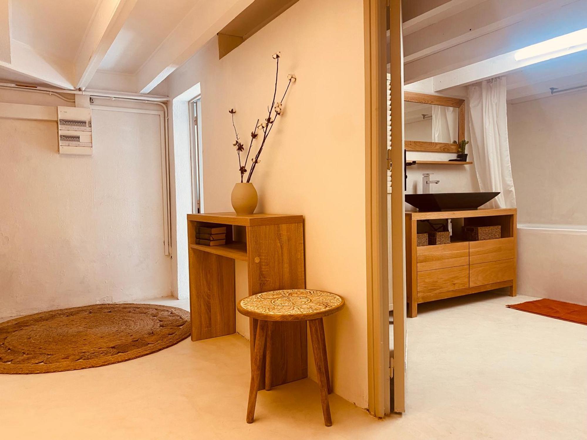Holiday home Maison Typique Rochelaise