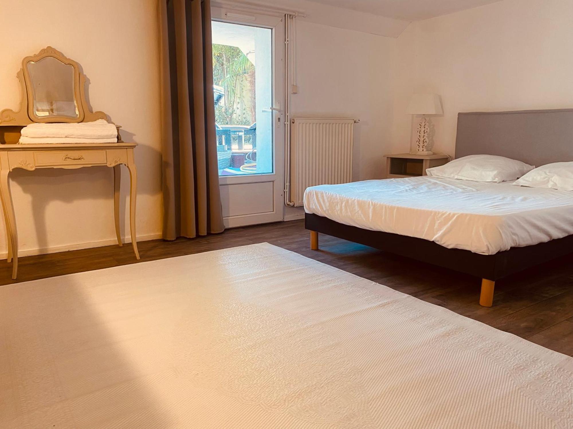 Maison Typique Rochelaise Holiday home *