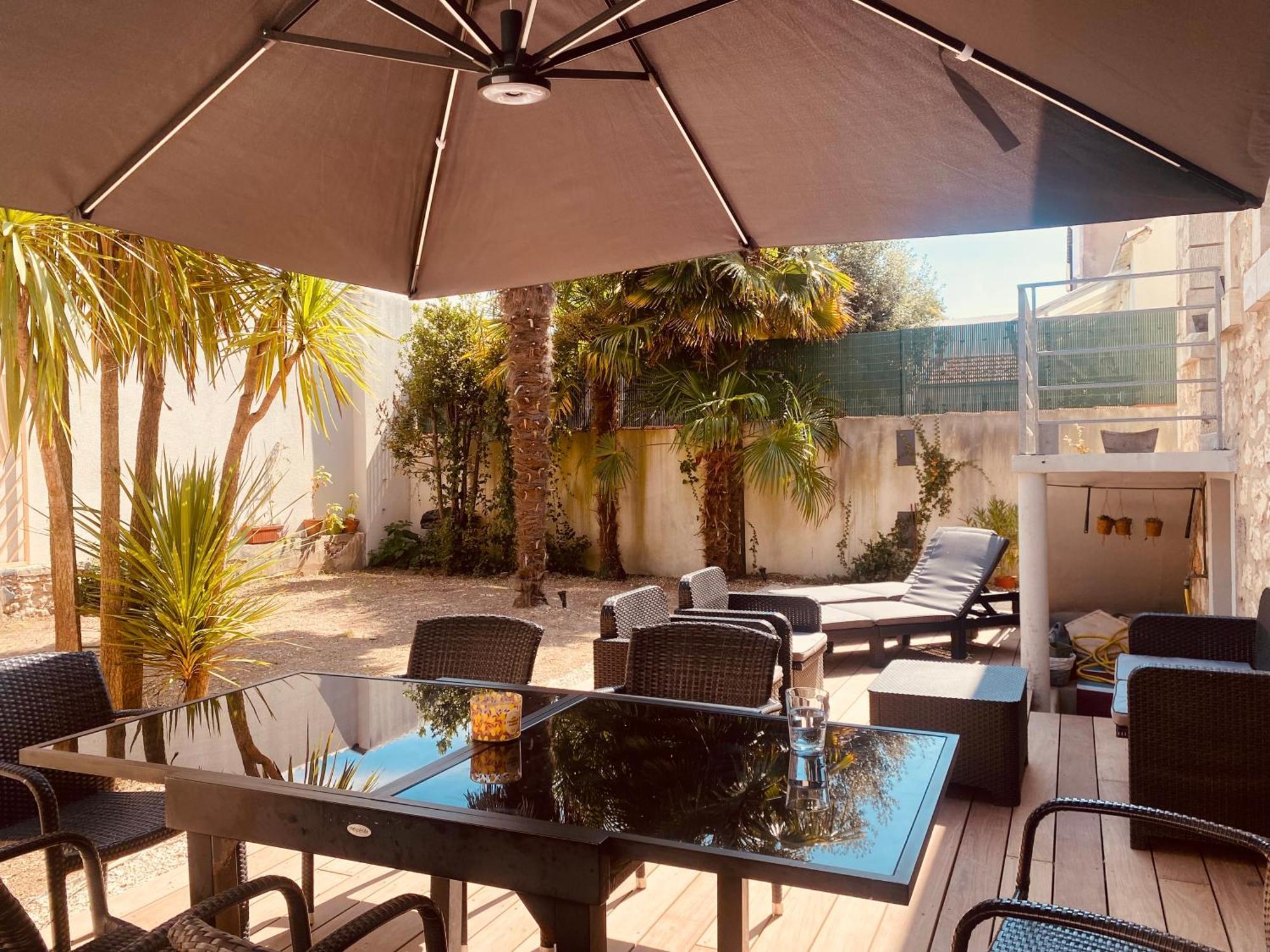 Holiday home Maison Typique Rochelaise *