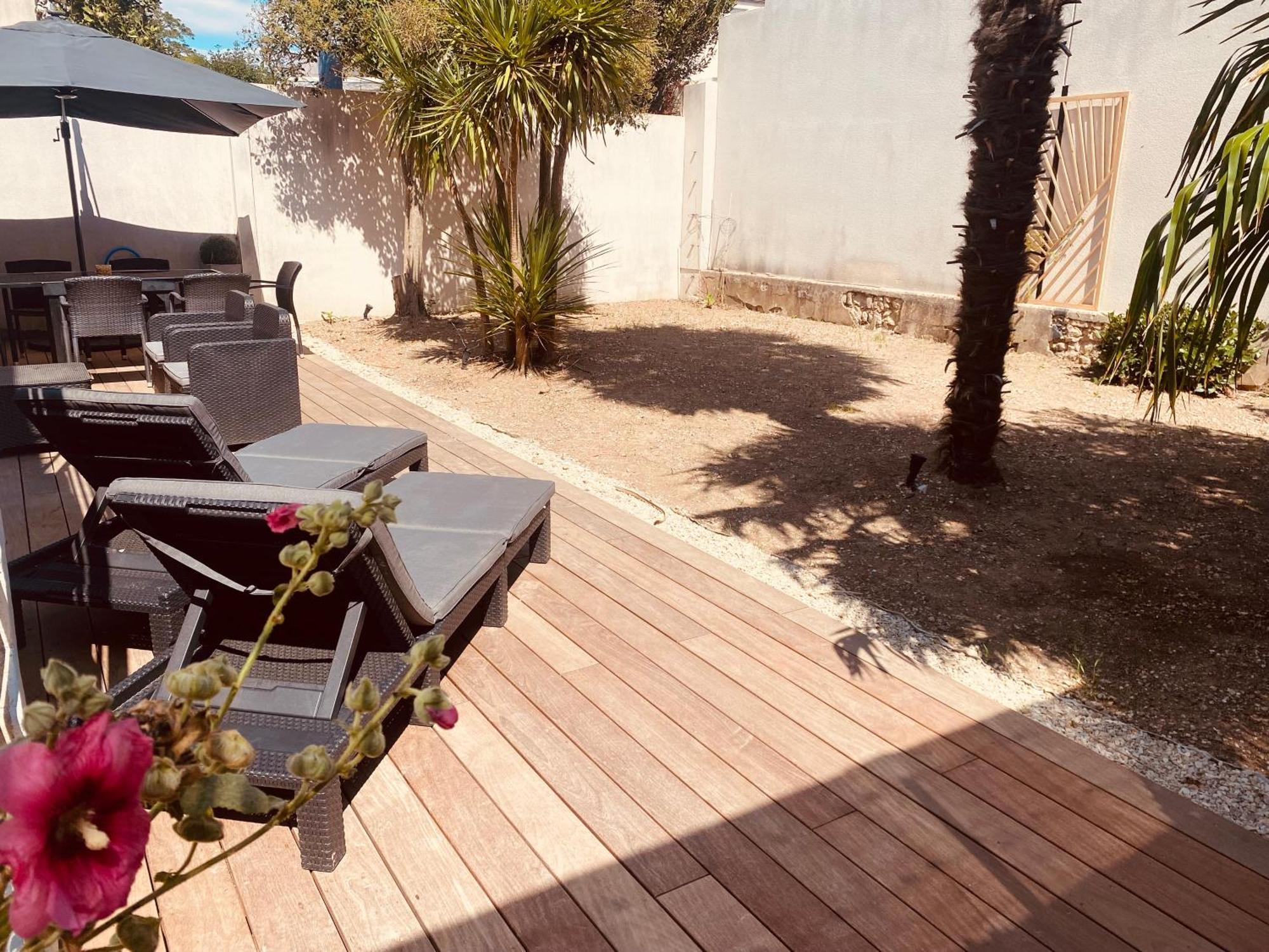 Holiday home Maison Typique Rochelaise *