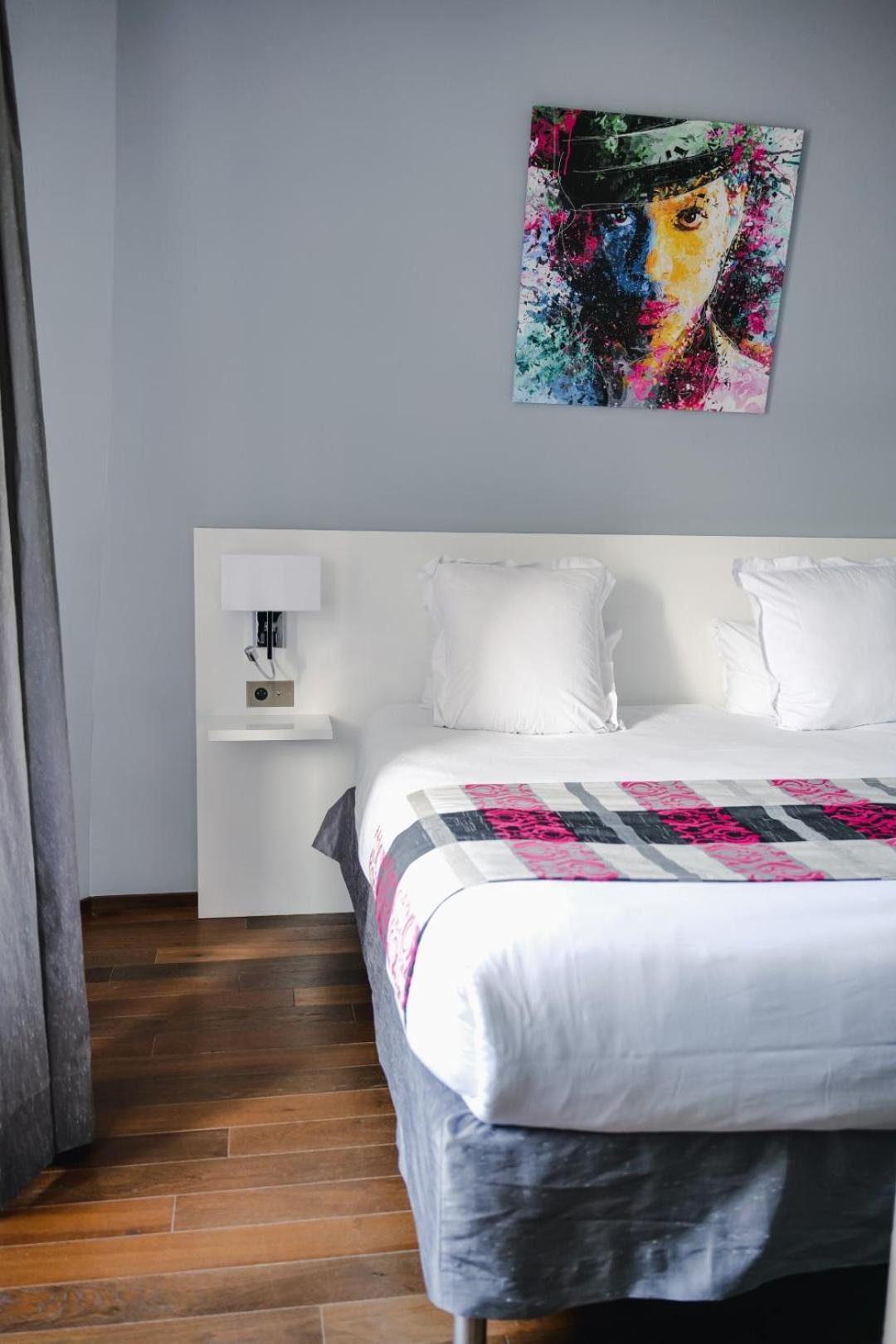Le Manoir Hotel