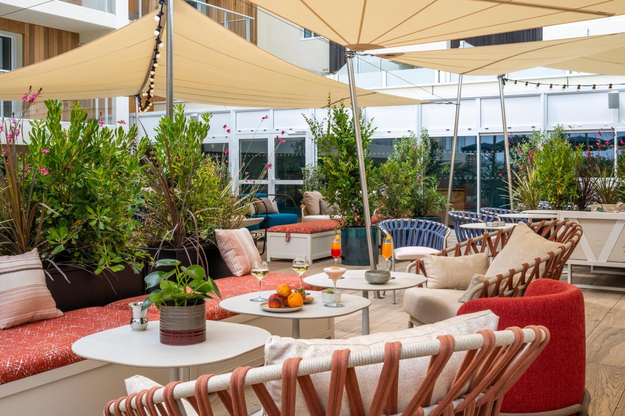 Mercure La Rochelle Vieux Port Sud Hotel 4*