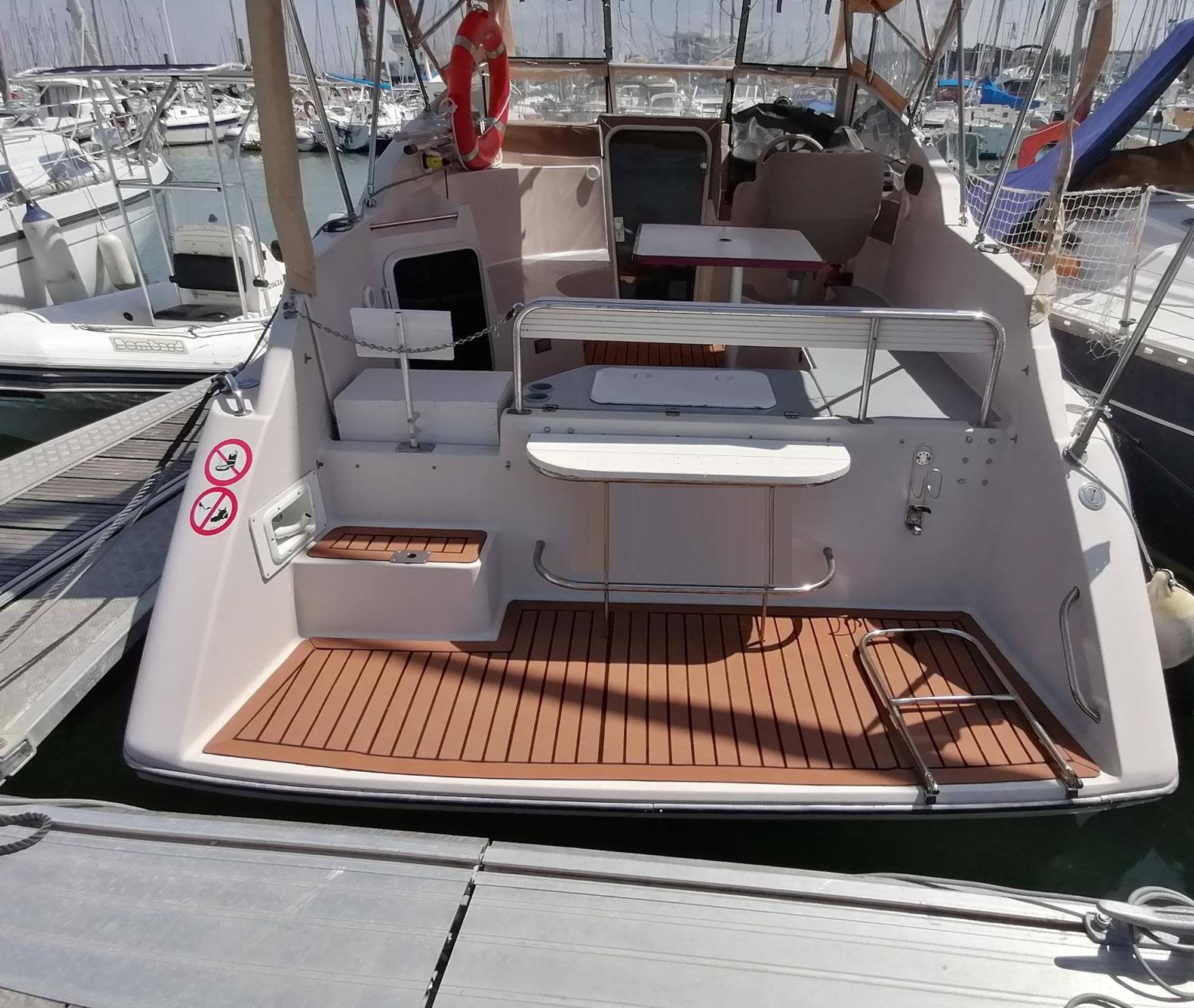 Sur Un Yacht Insolite * La Rochelle (Charente-Maritime)