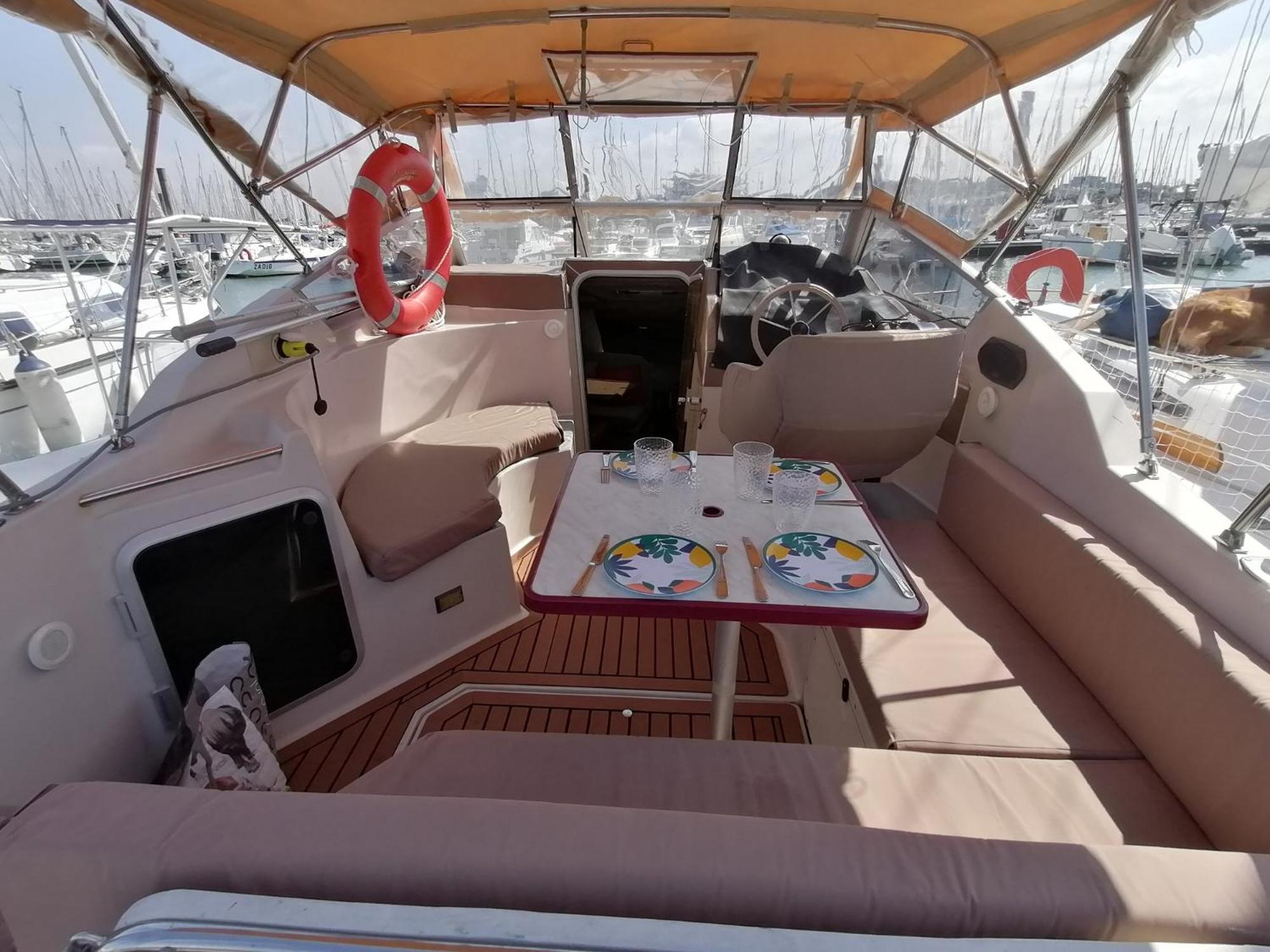 Sur Un Yacht Insolite Botel *