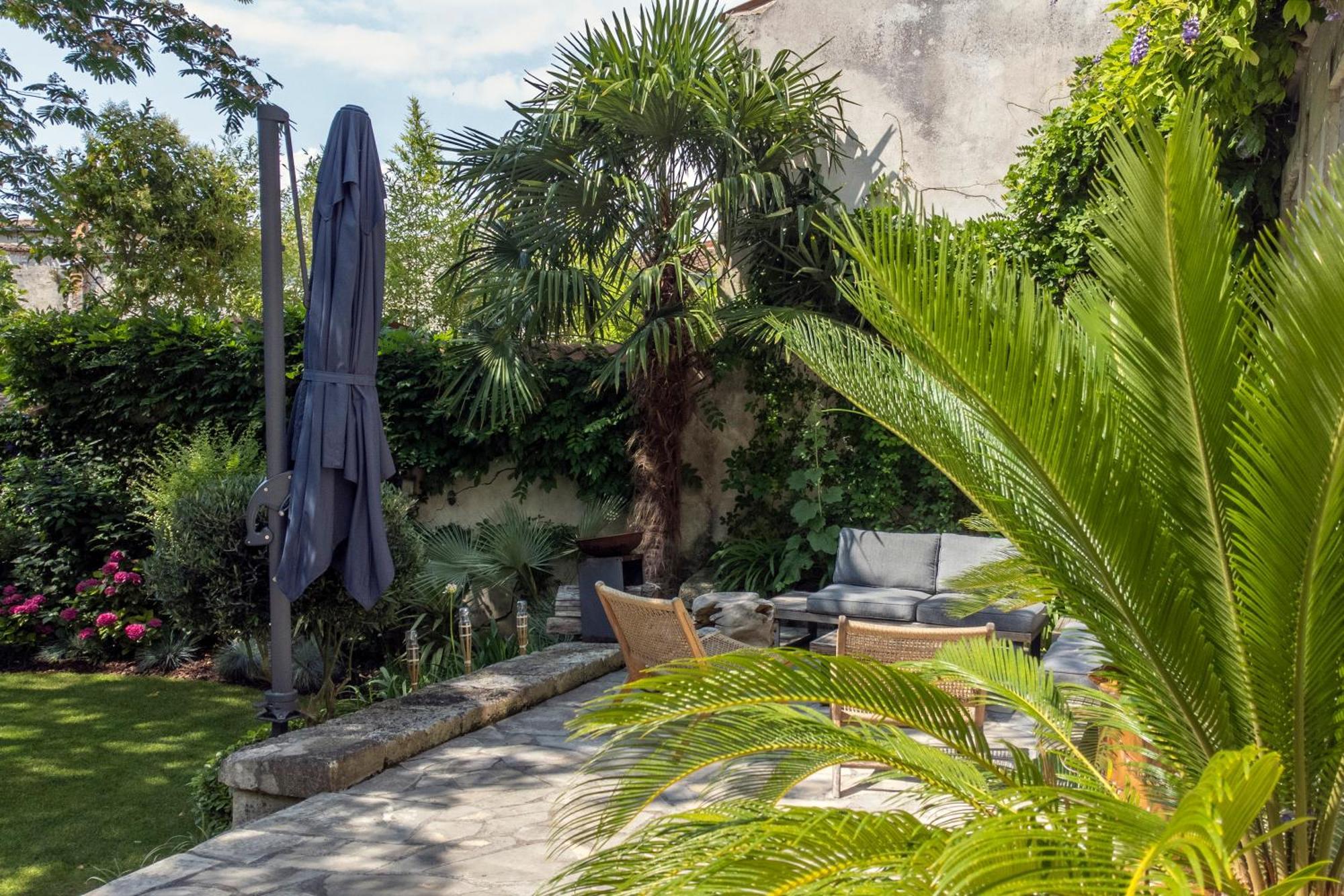 Escale Rochelaise B&b, Bain Nordique Et Sauna Tonneau Bed & Breakfast *