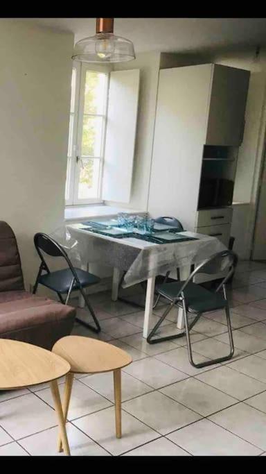 Bel T2 Lumineux Avec Terrasse Hyper Centre. La Rochelle (Charente-Maritime)