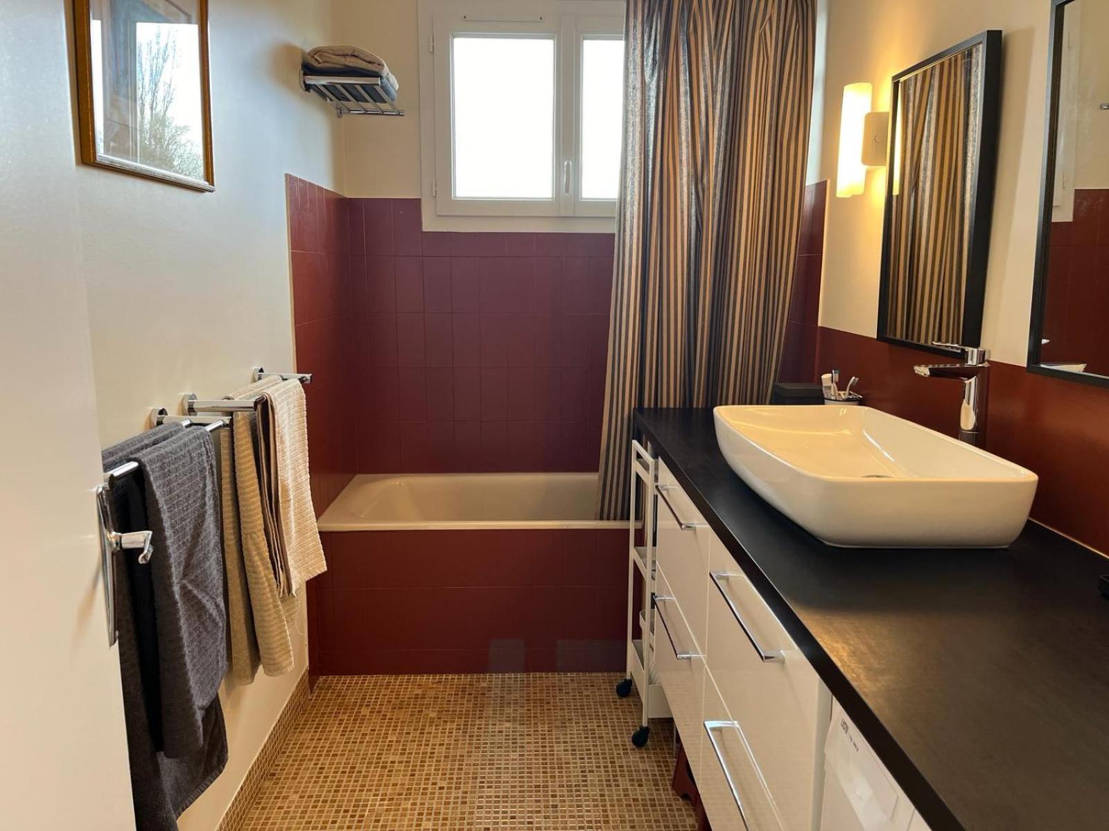 Apartment Champs De Mars 1 Proche Centre Ville, Balcon Et Parking