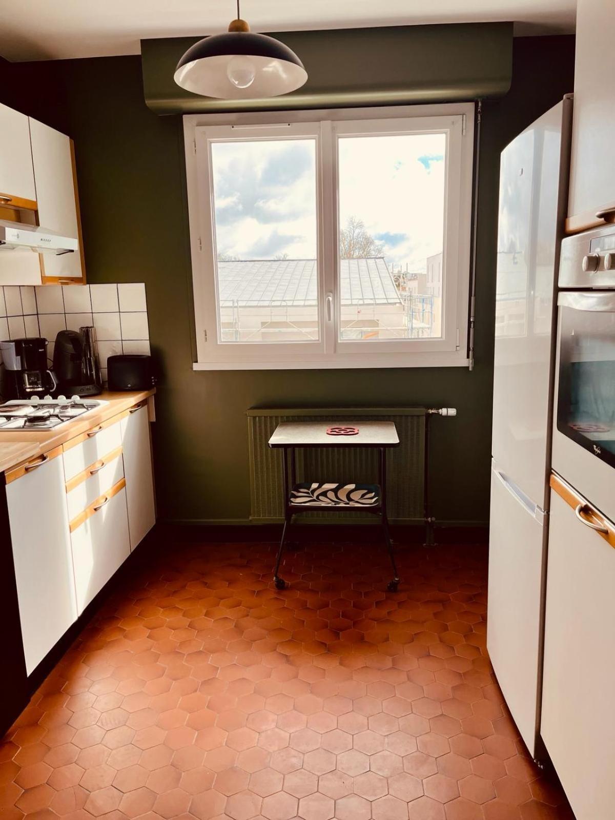 Champs De Mars 1 Proche Centre Ville, Balcon Et Parking * La Rochelle (Charente-Maritime)
