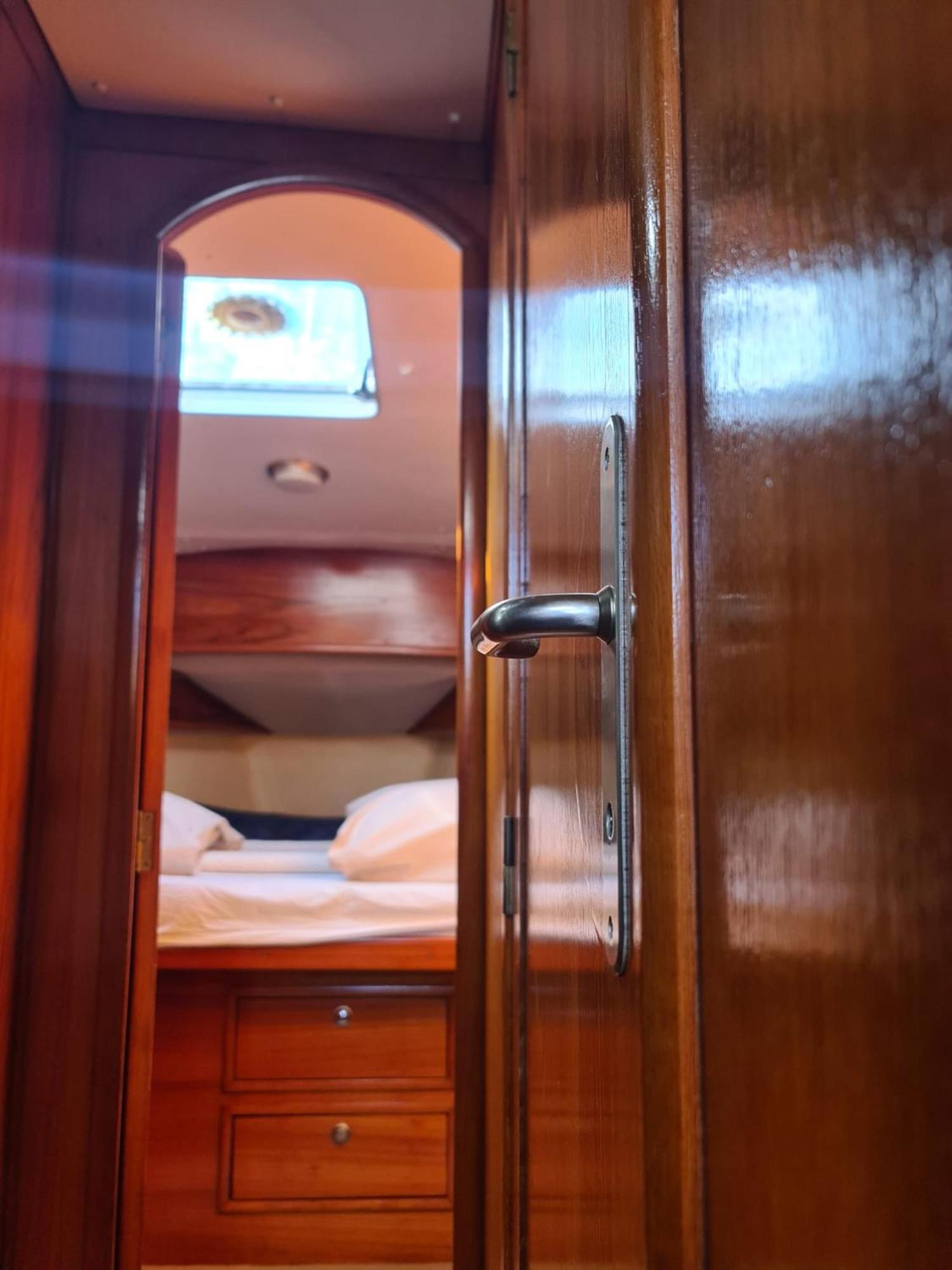 Coriandre 2 - Sur Un Grand Voilier 9 Personnes By Nuits Au Port Botel