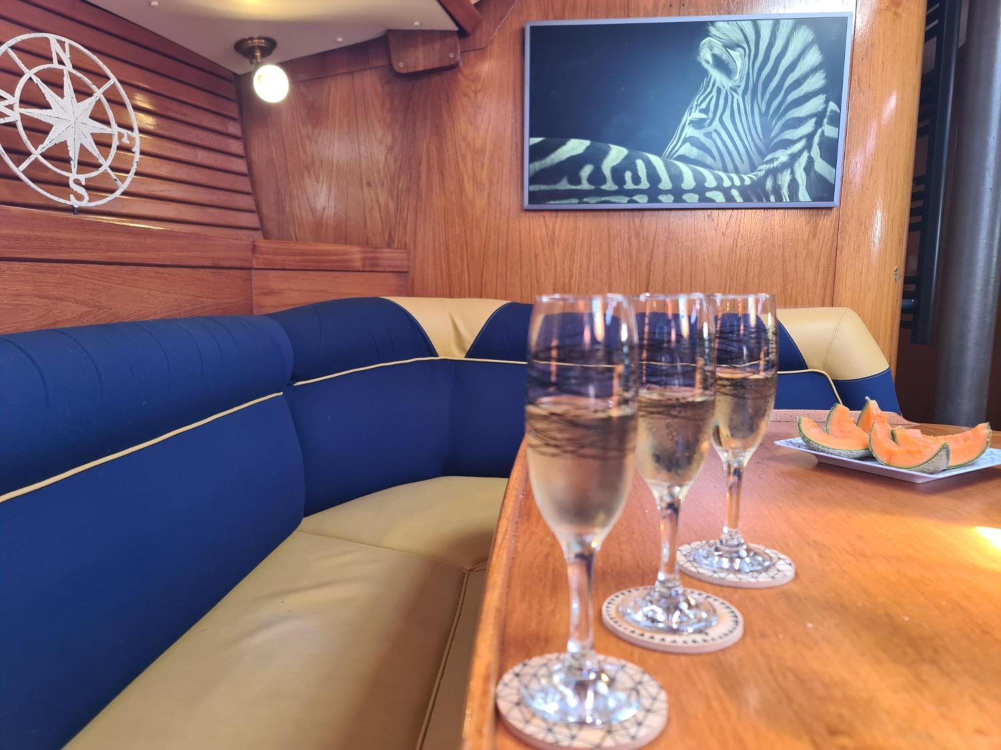 Botel Coriandre 2 - Sur Un Grand Voilier 9 Personnes By Nuits Au Port La Rochelle (Charente-Maritime)