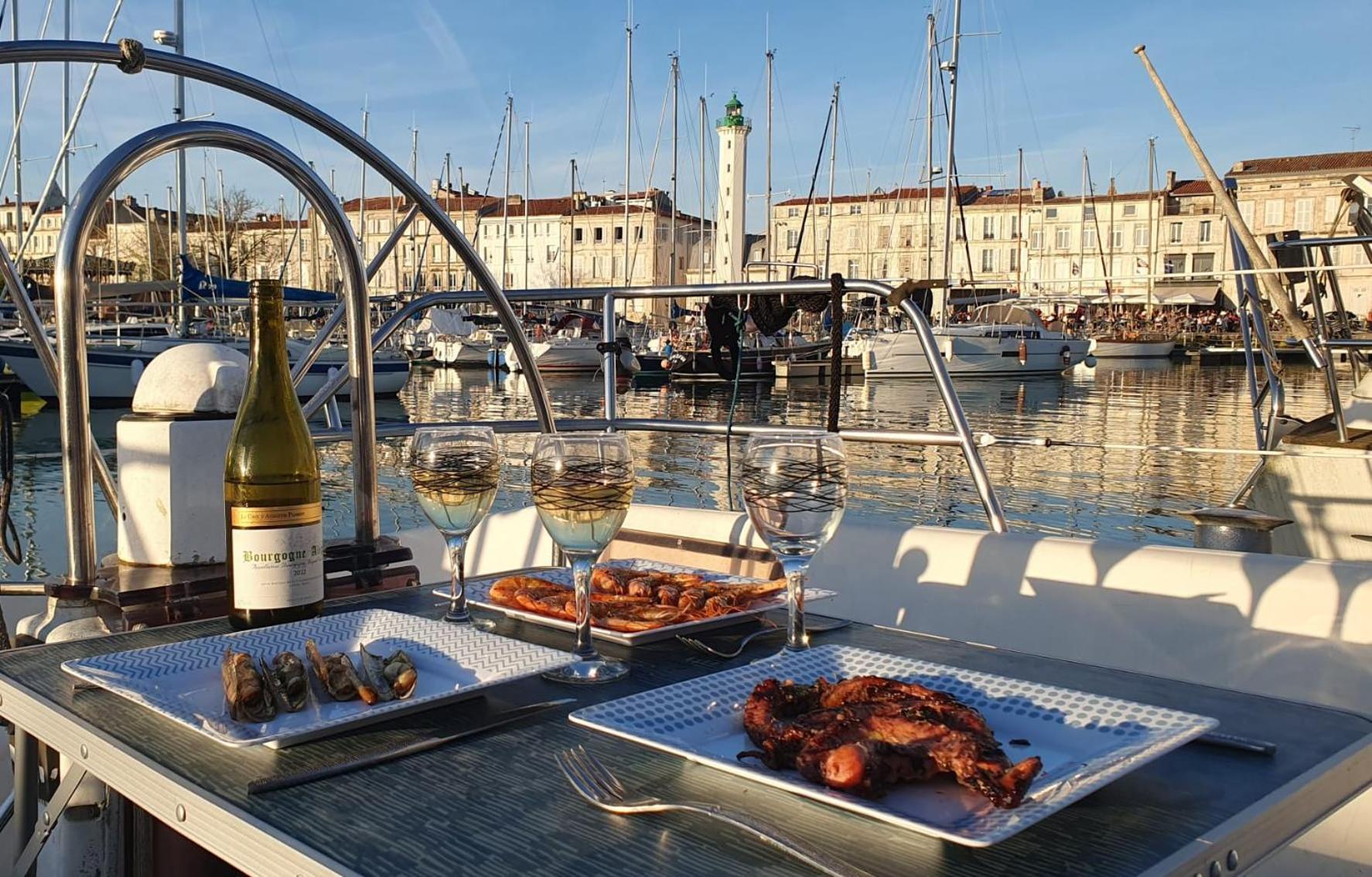 Coriandre 2 - Sur Un Grand Voilier 9 Personnes By Nuits Au Port La Rochelle (Charente-Maritime)