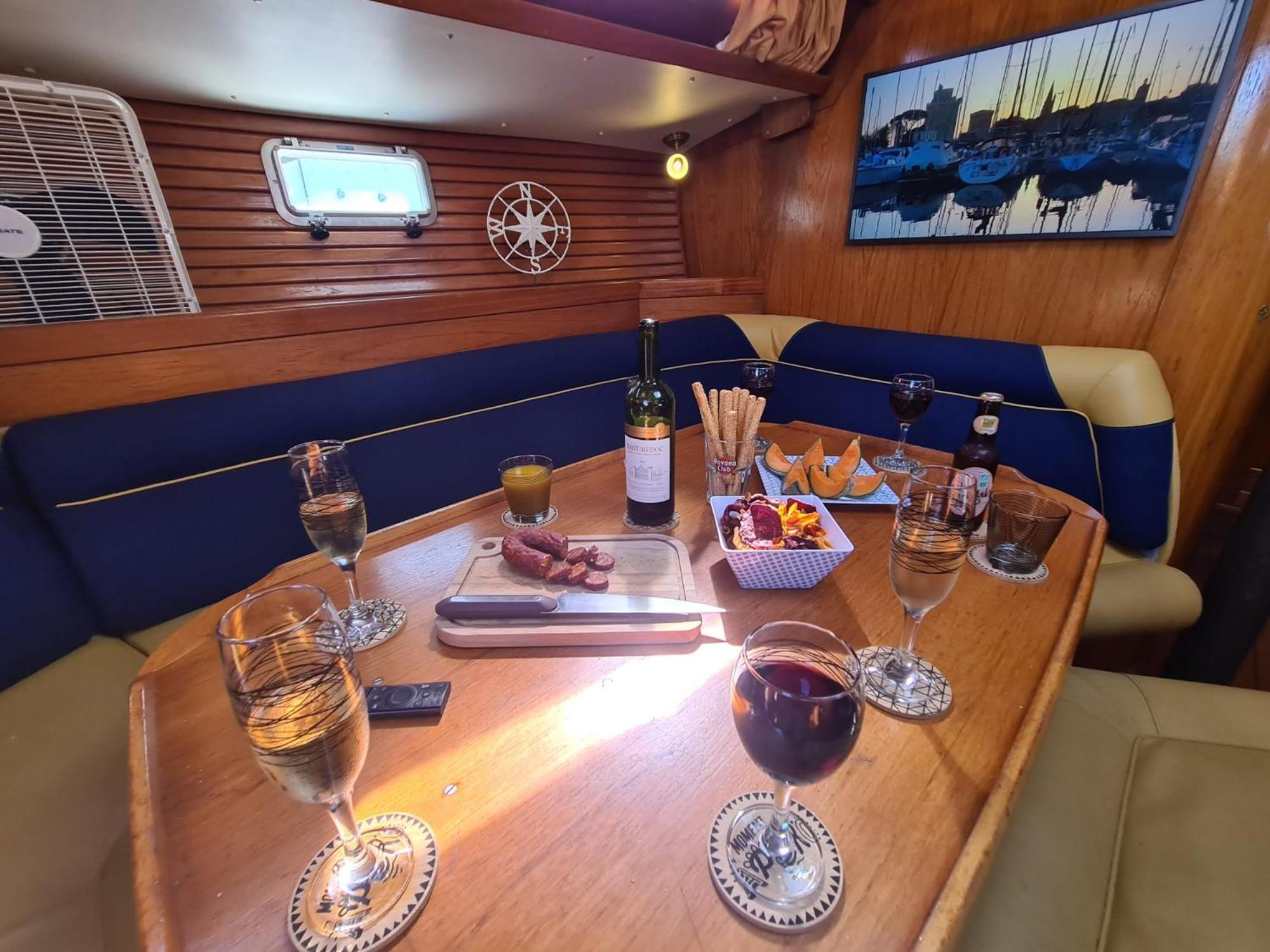 Botel Coriandre 2 - Sur Un Grand Voilier 9 Personnes By Nuits Au Port *