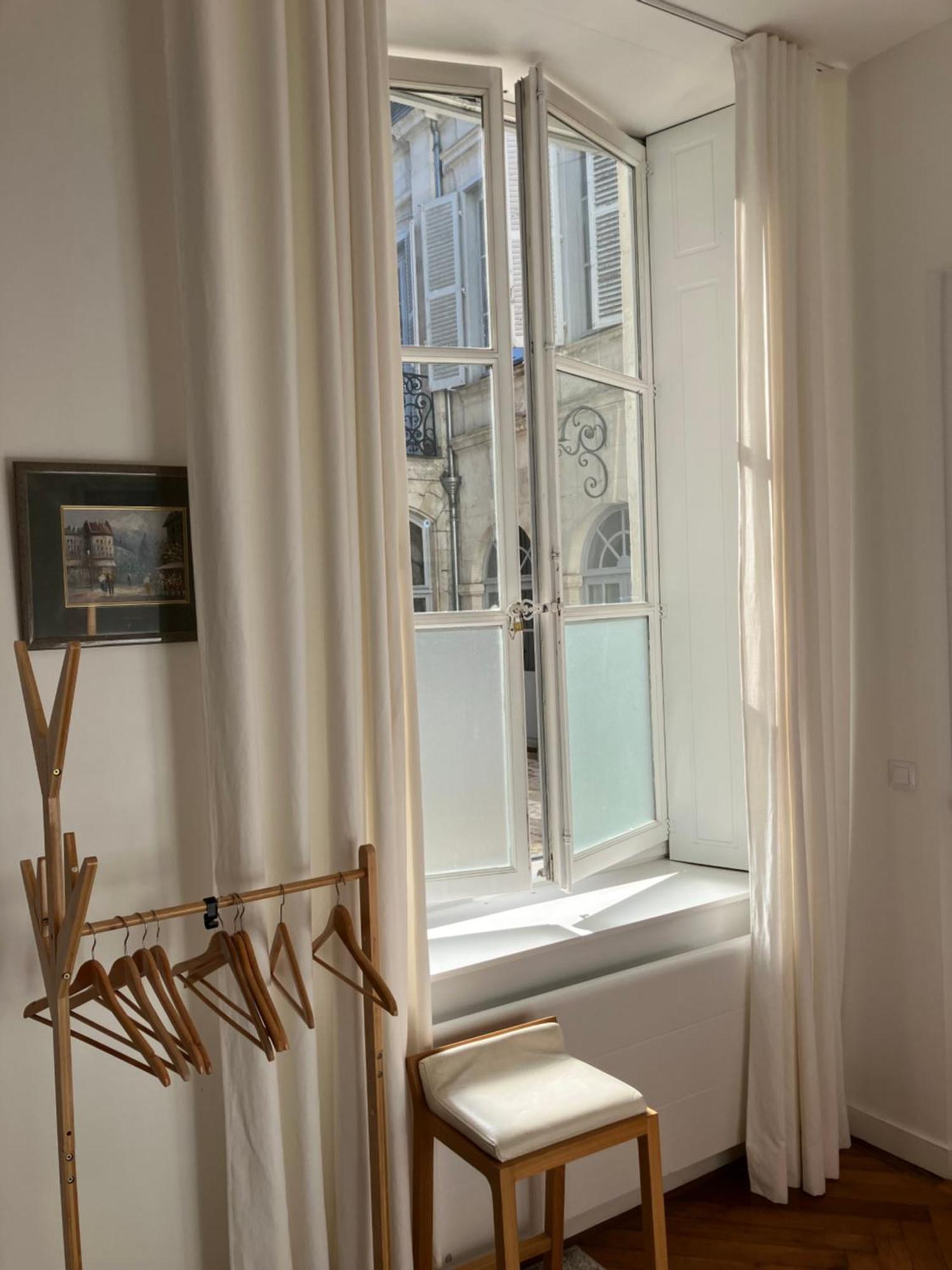 Dans Particulier 18e Siecle Hyper Centre La Rochelle * La Rochelle (Charente-Maritime)