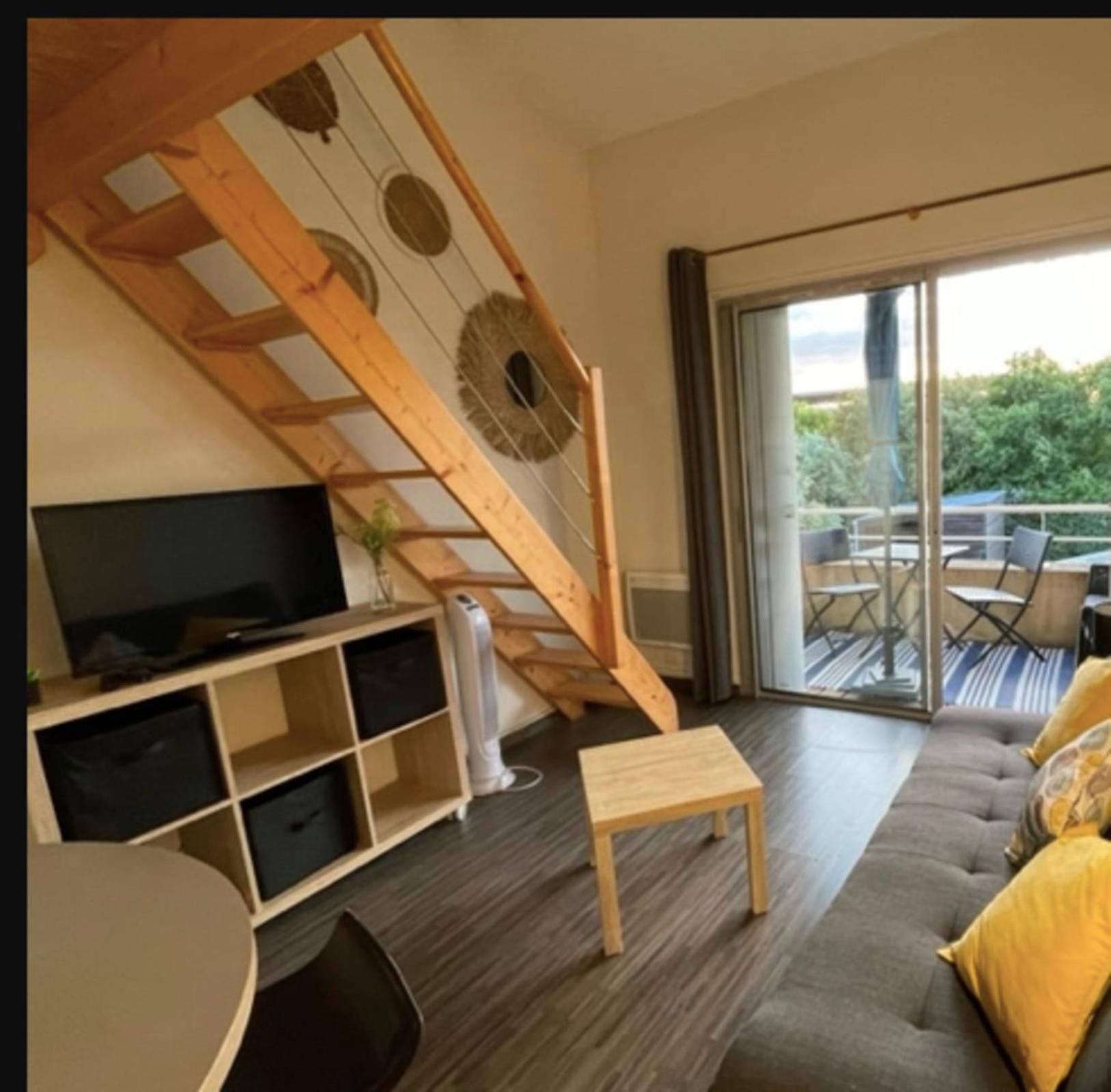 Appartement Lovely With Balcony Near The *