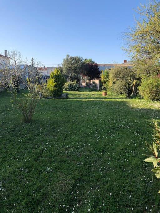 Maison A 10' A Pieds Du Port De La Rochelle Hébergement de vacances *