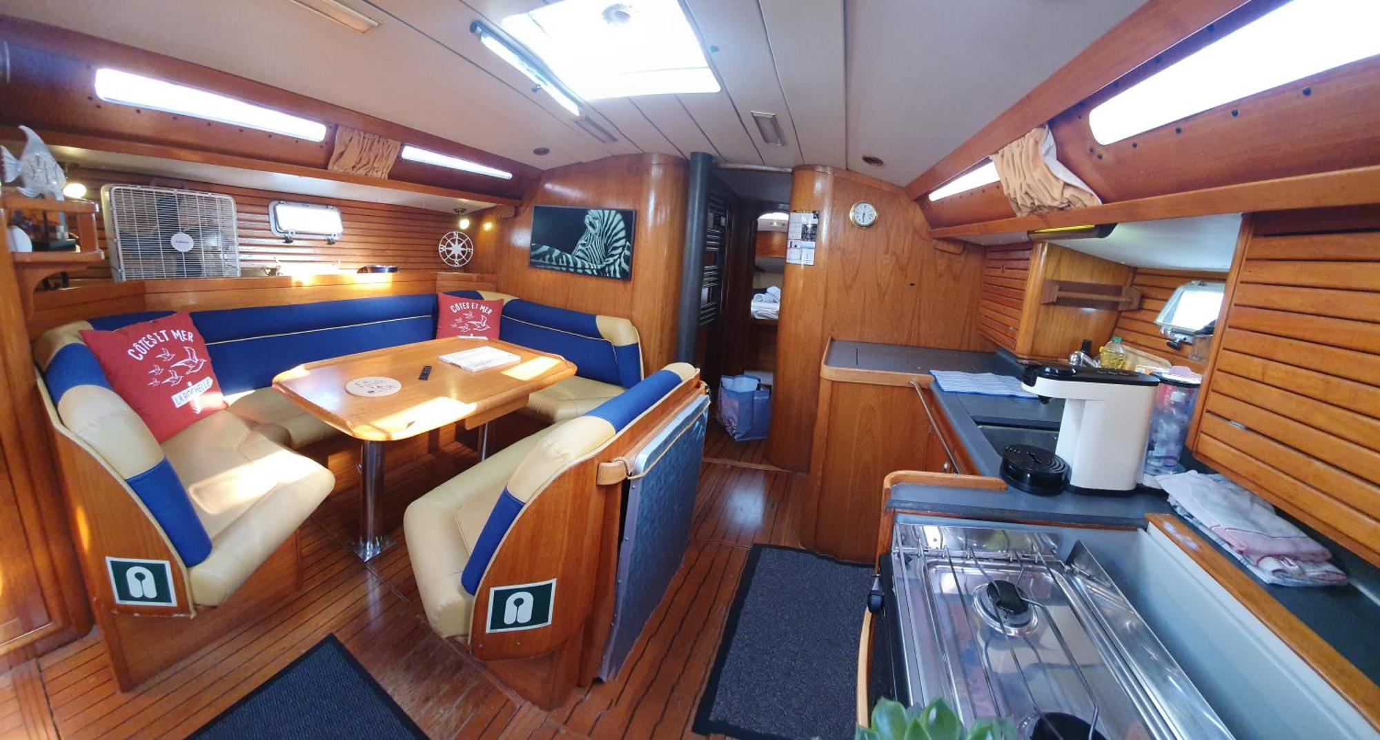 Coriandre 2 - Sur Un Grand Voilier 9 Personnes By Nuits Au Port Botel La Rochelle (Charente-Maritime)