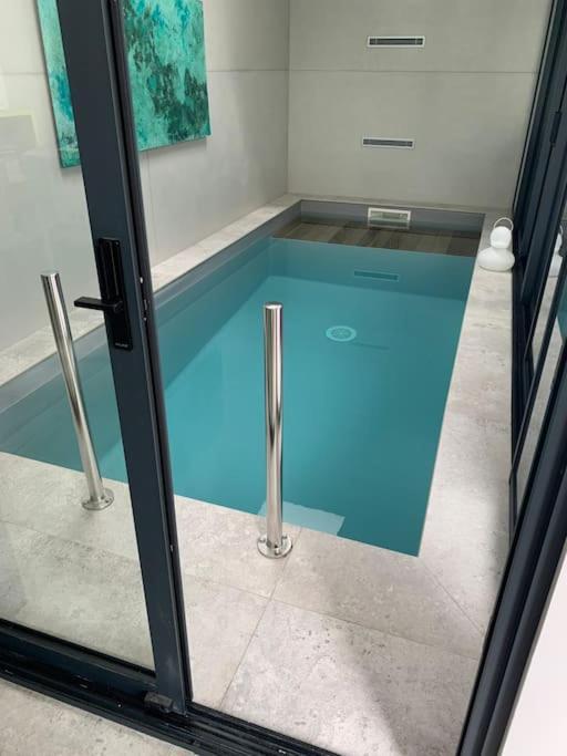 Maison De Piscine Interieure La Rochelle Hébergement de vacances La Rochelle (Charente-Maritime)