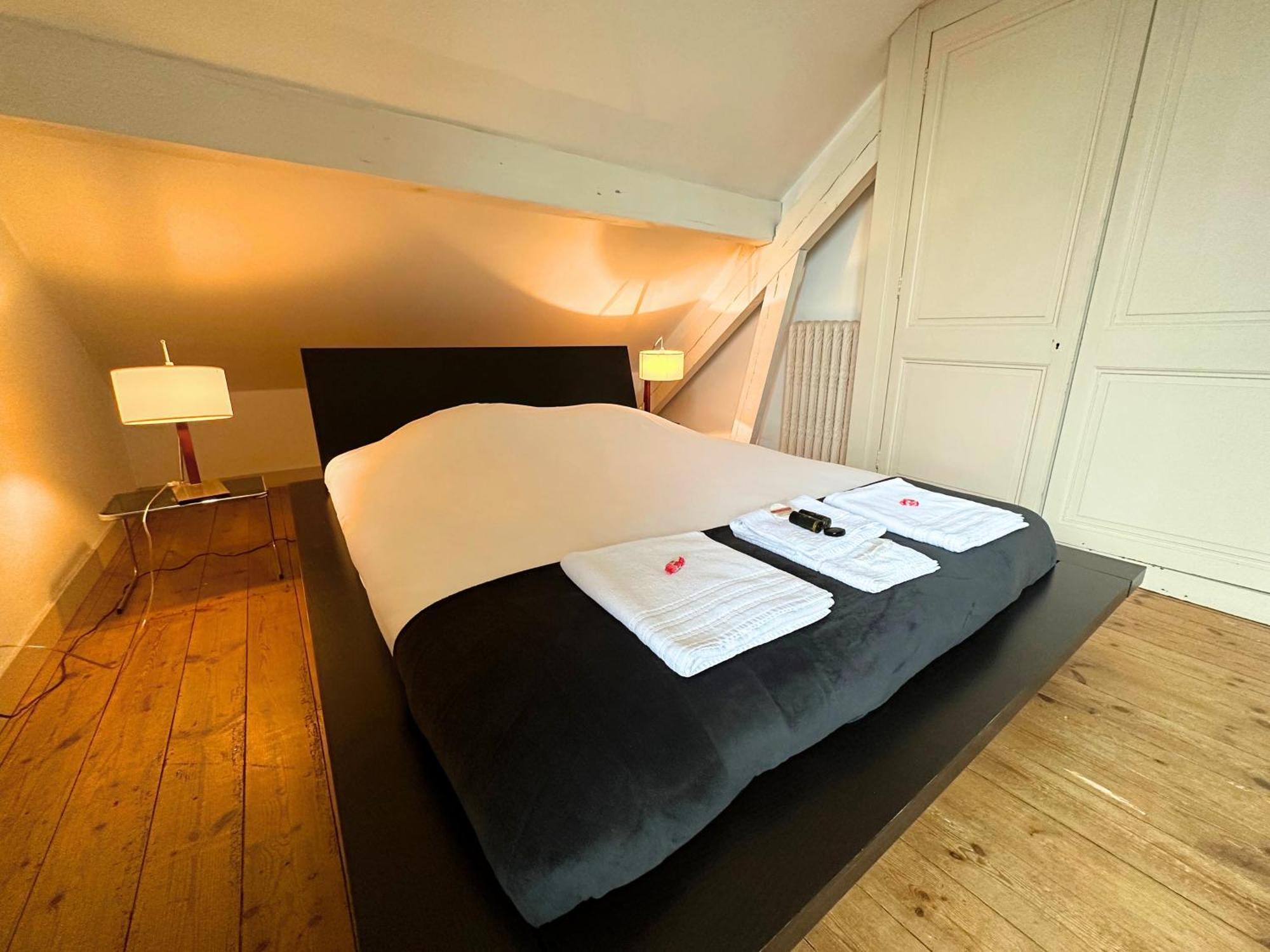 Rennaissance - Proche - Parking - Menage & Linge Inclus *