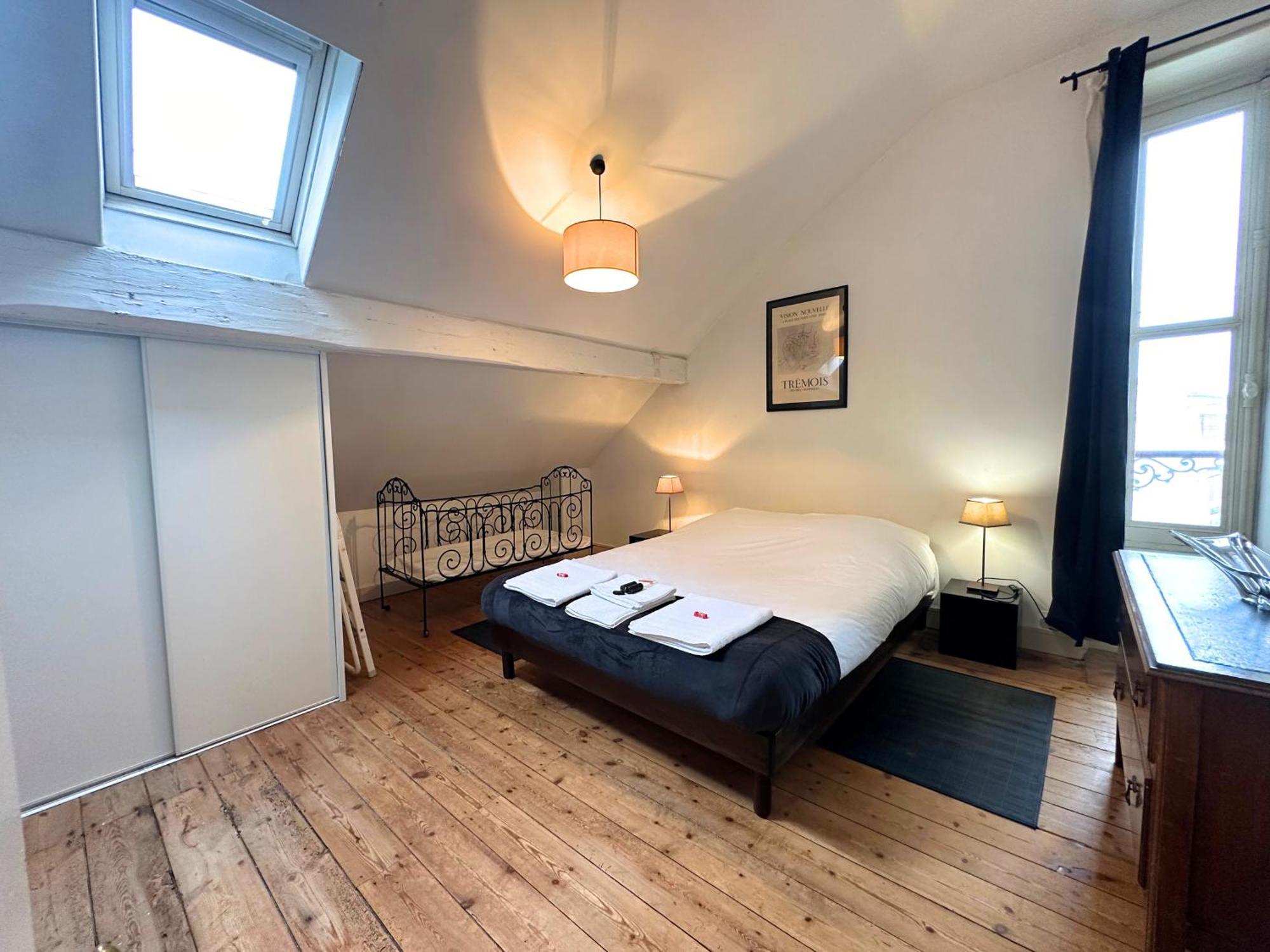 Rennaissance - Proche - Parking - Menage & Linge Inclus Holiday home