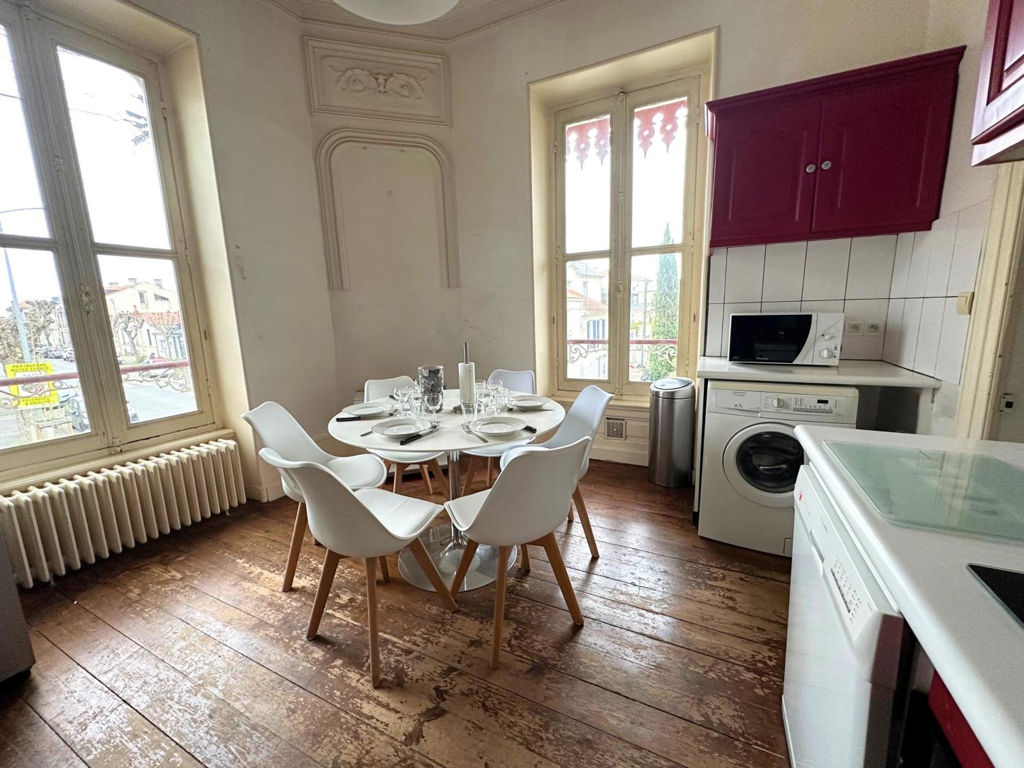 Rennaissance - Proche - Parking - Menage & Linge Inclus Holiday home