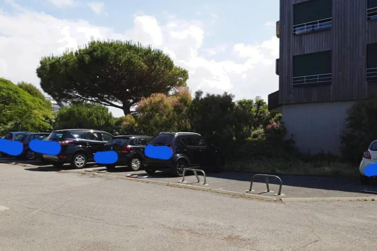 Au Pied De La