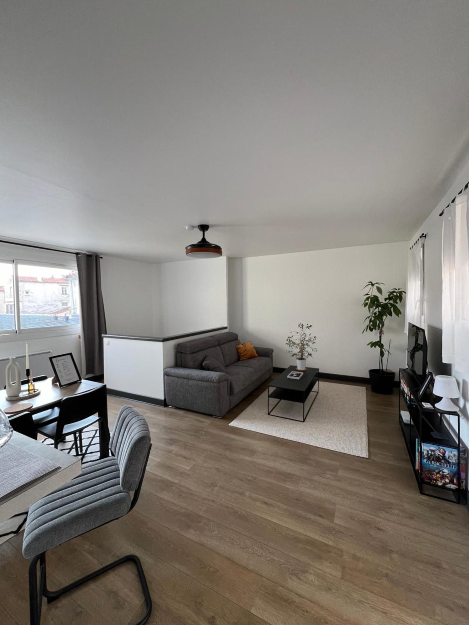 Appartement Hyper Centre A 80m Du Vieux Marche, T2 Calme Vue Sur Les Toits Rue Du Minage *