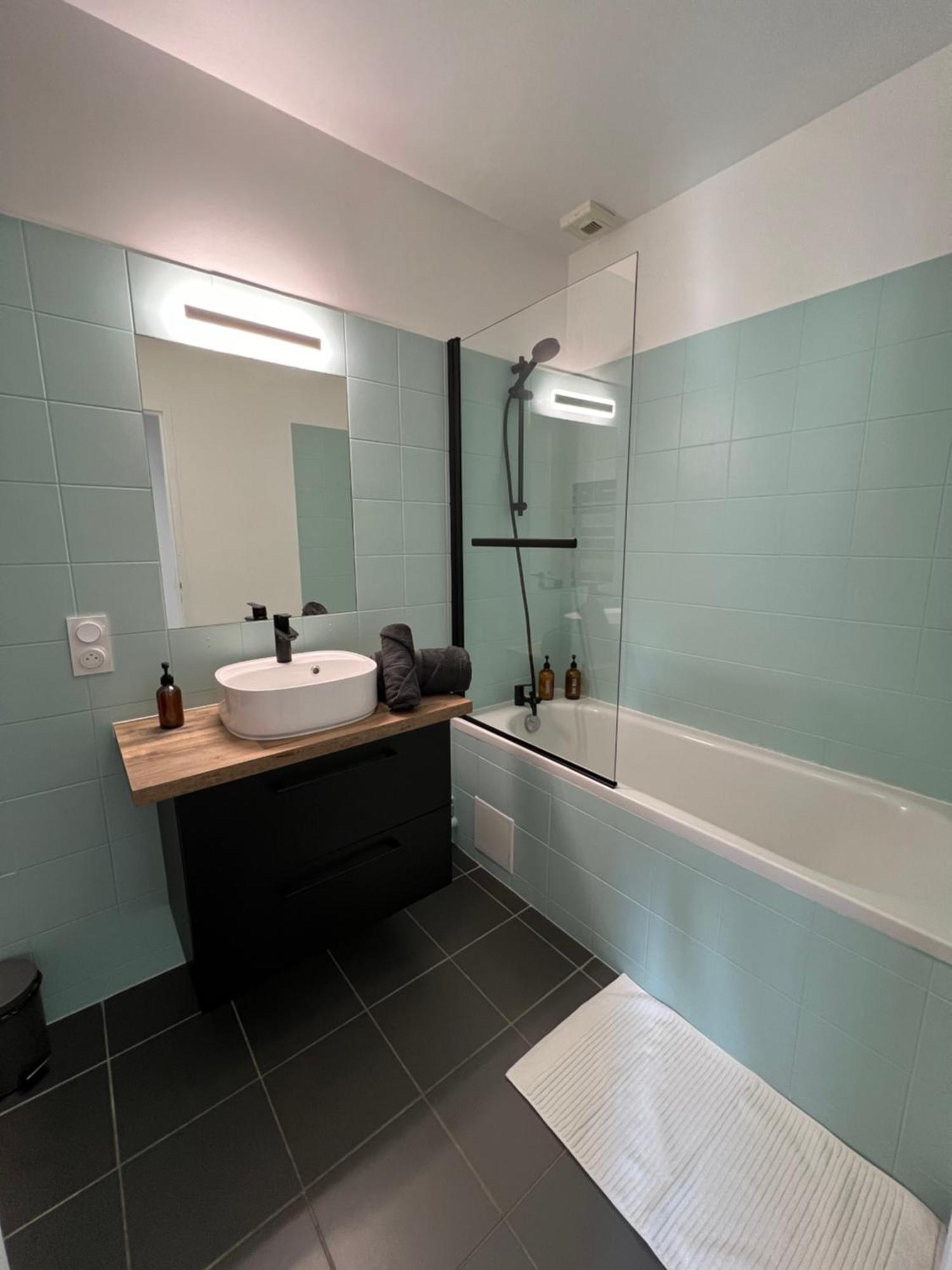 Appartement Hyper Centre A 80m Du Vieux Marche, T2 Calme Vue Sur Les Toits Rue Du Minage *