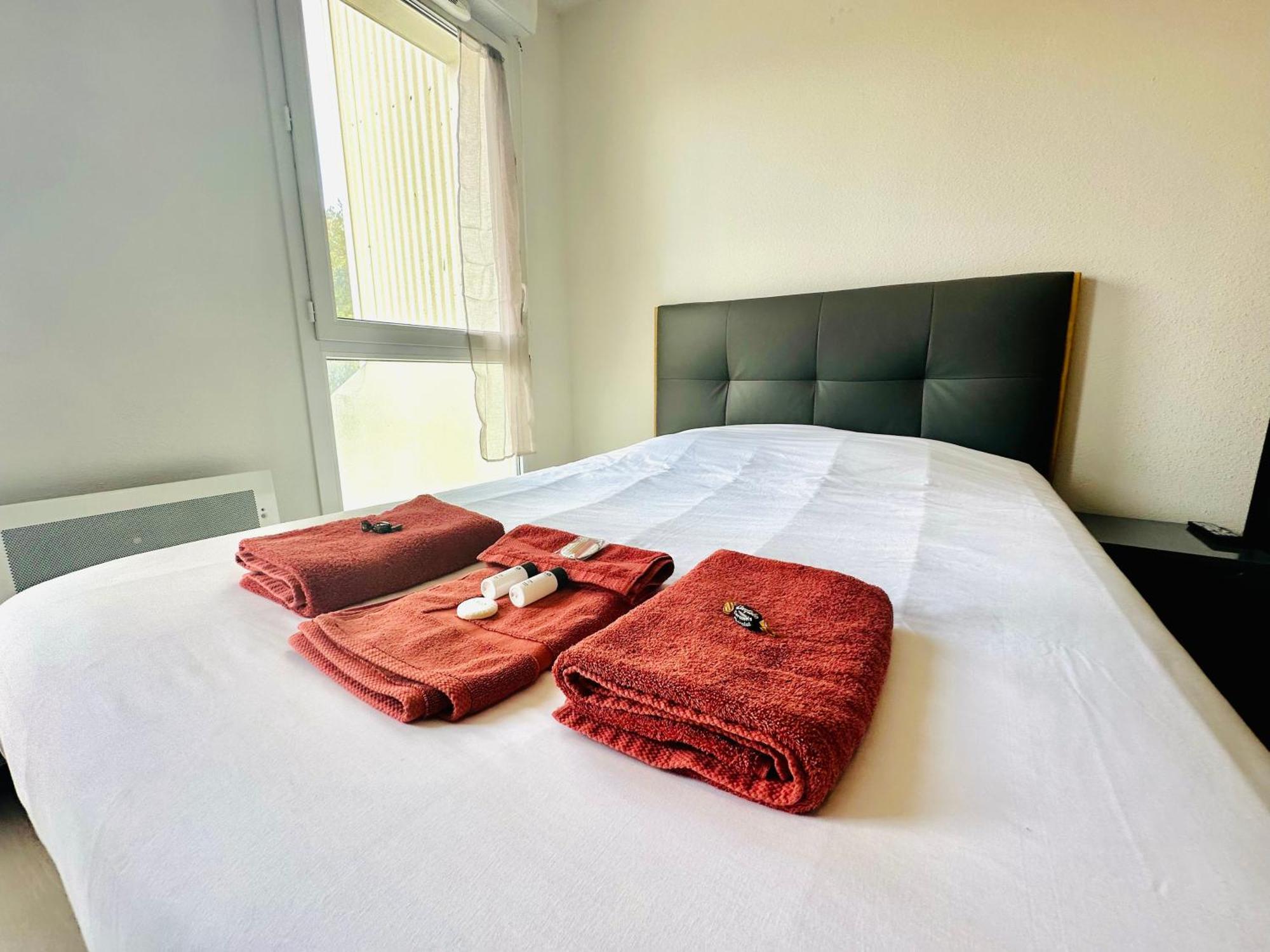 13 Min - Parking - Menage & Linge Inclus *