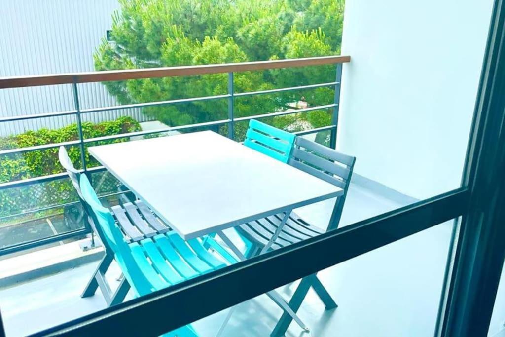 T1 Avec Piscine Et Terrasse Au Coeur De * La Rochelle (Charente-Maritime)