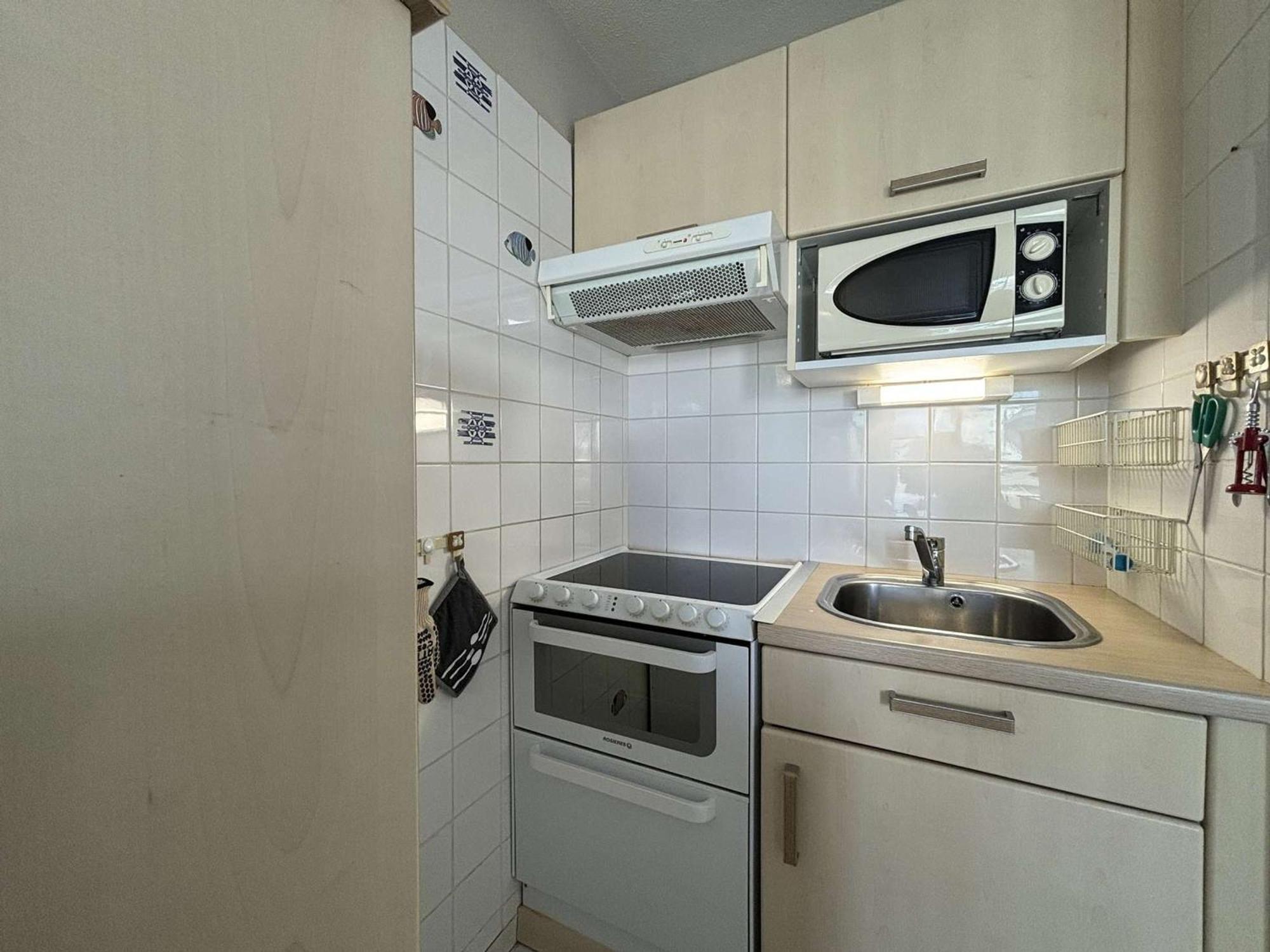 2 Pieces Avec Terrasse, Piscine, Parking Et Animaux Admis - Fr-1-246-500 * La Rochelle (Charente-Maritime)
