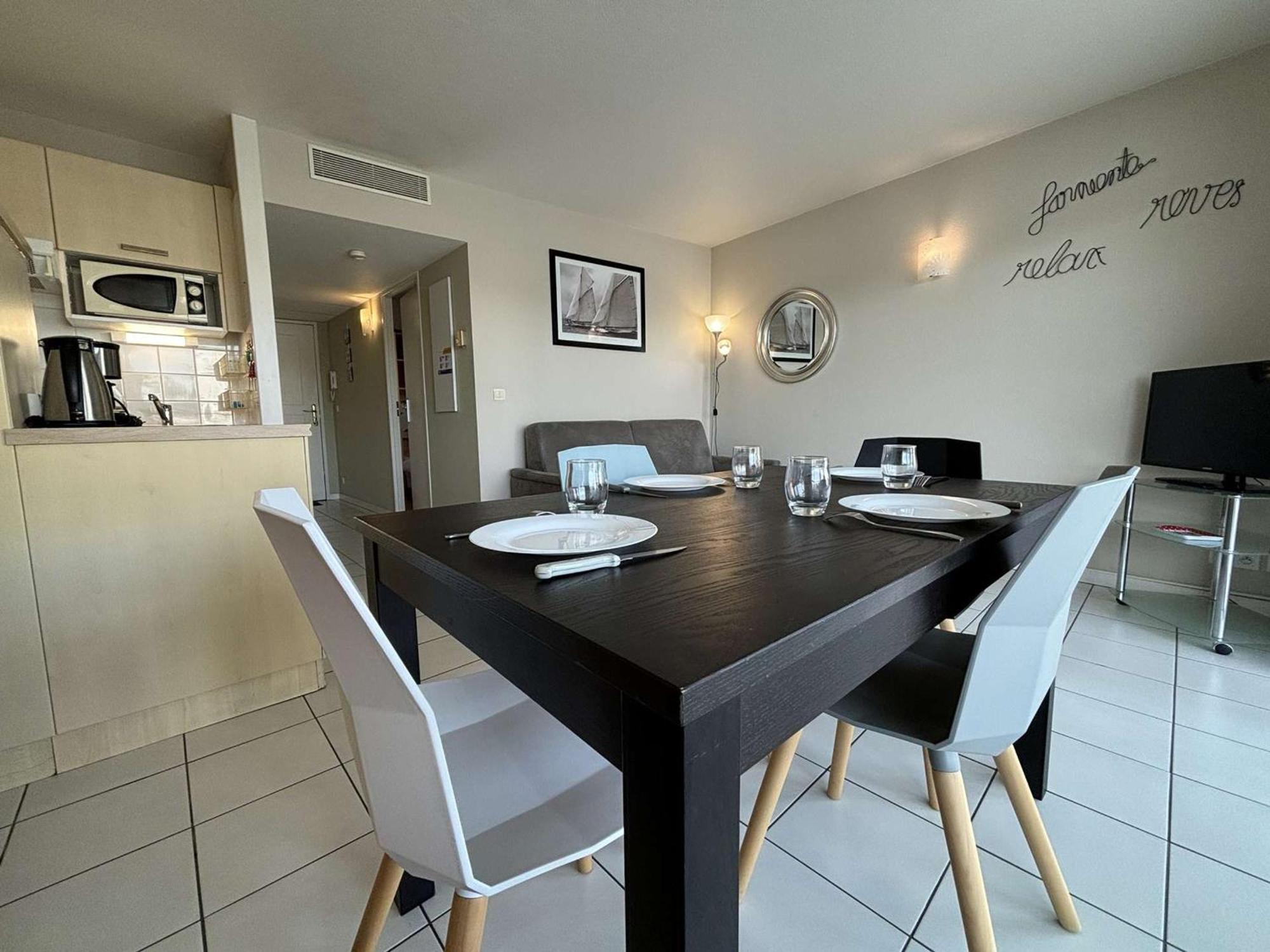 2 Pieces Avec Terrasse, Piscine, Parking Et Animaux Admis - Fr-1-246-500 Apartment La Rochelle (Charente-Maritime)